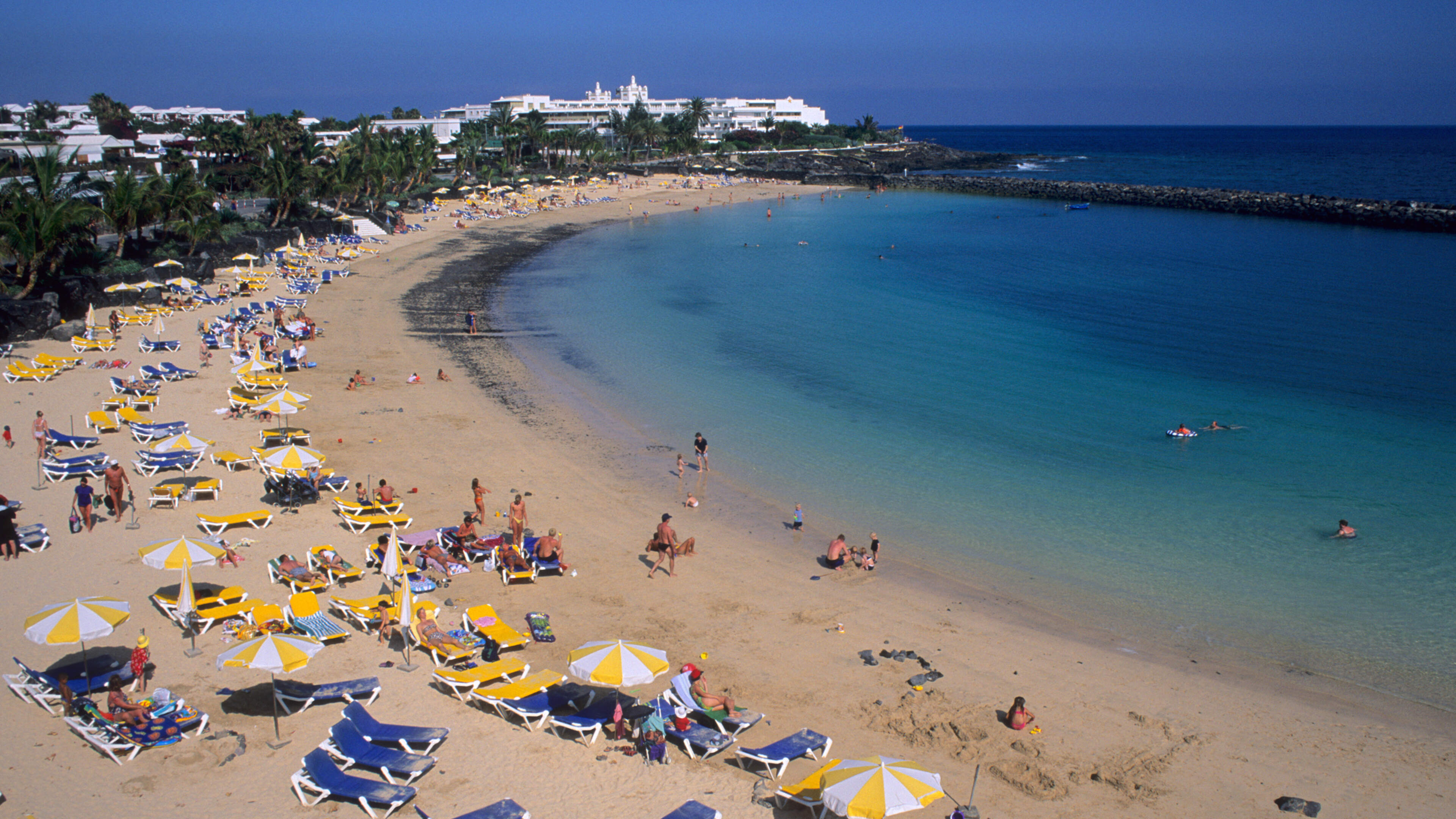 Inwoners van Lanzarote zijn toeristen zo beu dat ze Airbnb’s