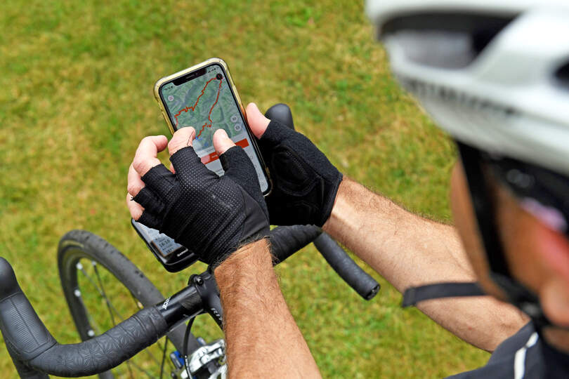 ©PHOTOPQR/LE TELEGRAMME/Nicolas Créach ;  ; 10/06/2022 ;  PHOTO NICOLAS CREACH / LE TELEGRAMME. (29) Plouigneau
Le 10 juin 2022     
L'application Strava uitilisé chez les cyclistes. *** Local Caption ***