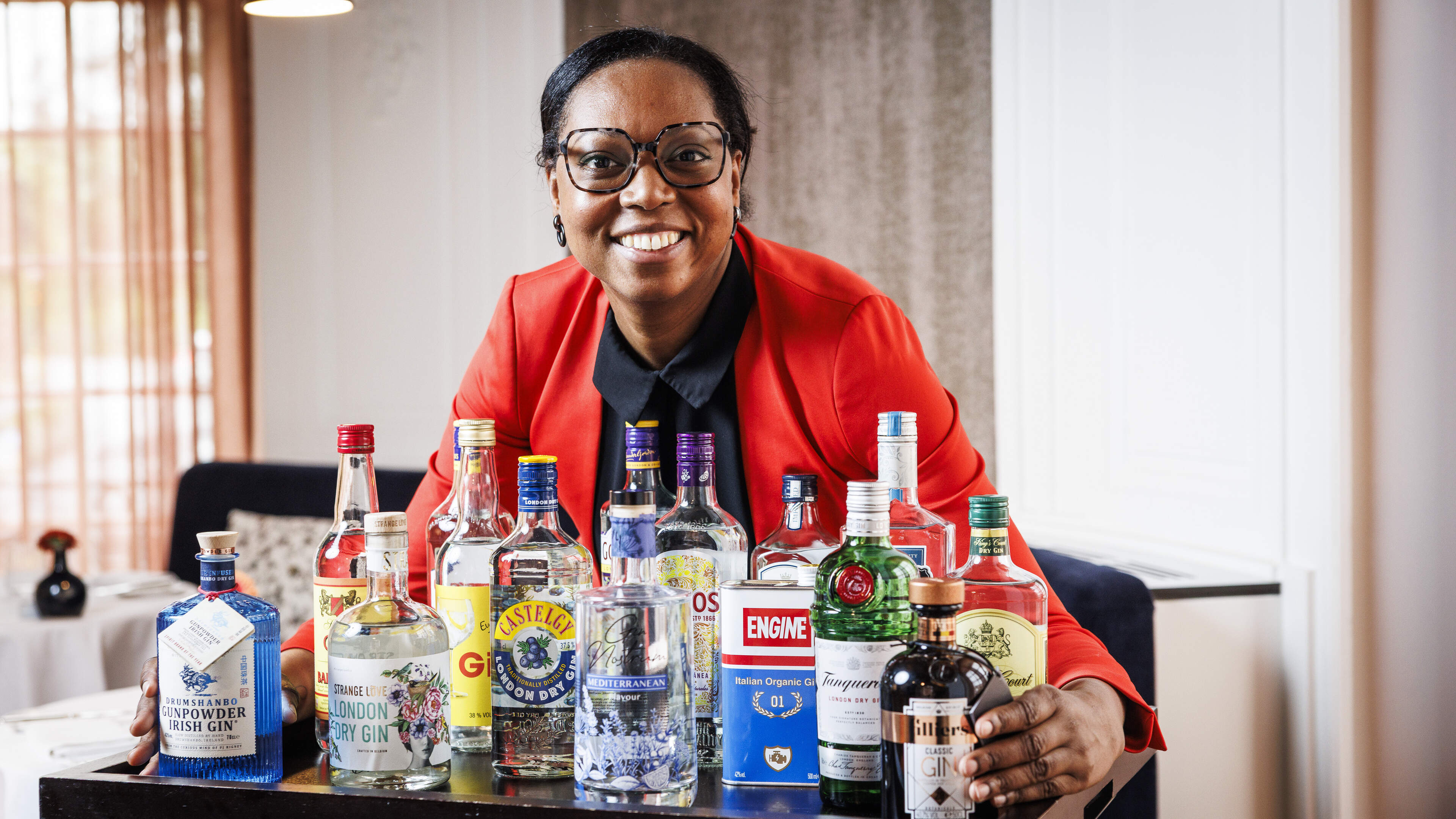 DE GROTE TEST. Sommelier Deborah Hellburg test 15 keer gin: 
