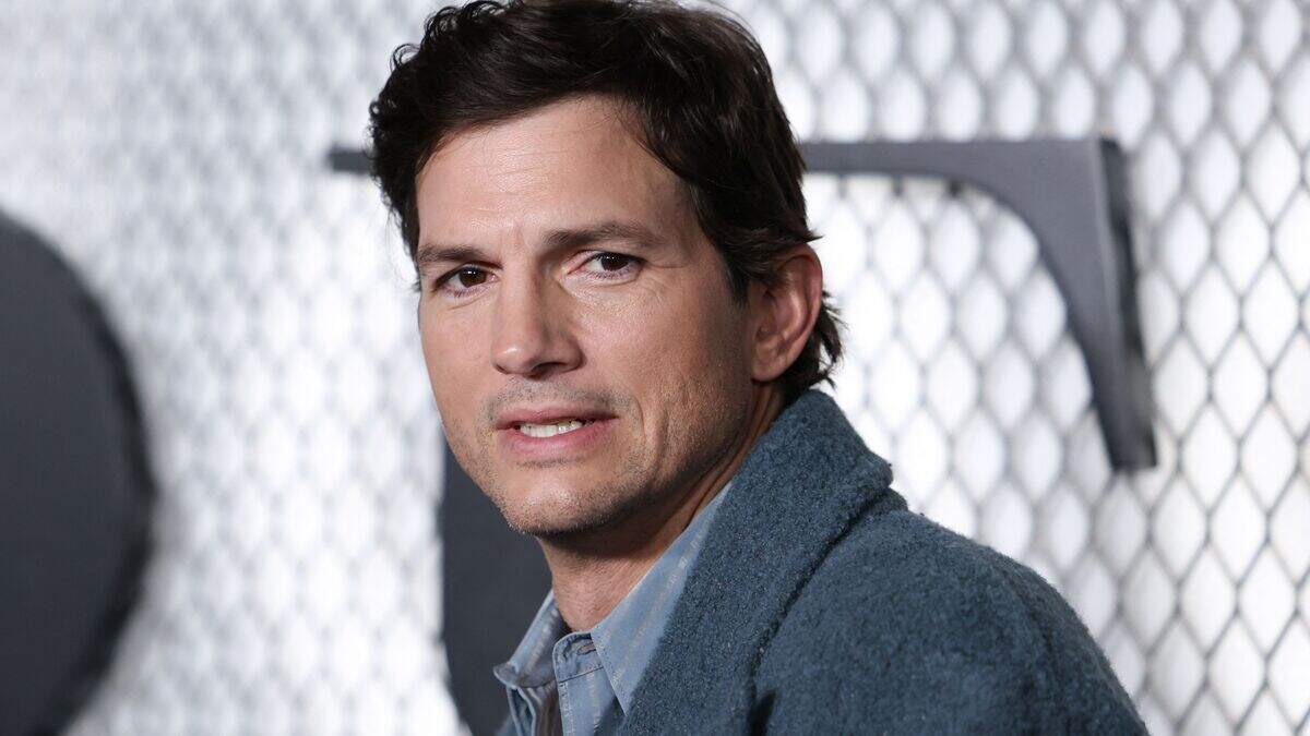 Ashton Kutcher Gucci Model Controversy: "Too Fat in Pink Speedo - News Directory 3