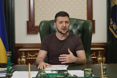In this handout picture taken on March 20, 2022 and released by the Ukrainian Presidency Press Office, Ukrainian President Volodymyr Zelensky delivers a video address in Kyiv. (Photo by Handout / UKRAINIAN PRESIDENTIAL PRESS SERVICE / AFP) / RESTRICTED TO EDITORIAL USE - MANDATORY CREDIT "AFP PHOTO / Ukrainian presidential press service / handout" - NO MARKETING NO ADVERTISING CAMPAIGNS - DISTRIBUTED AS A SERVICE TO CLIENTS
