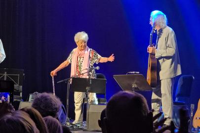 Alice Toen tijdens haar laatste van twee optredens tijdens Theater aan zee.