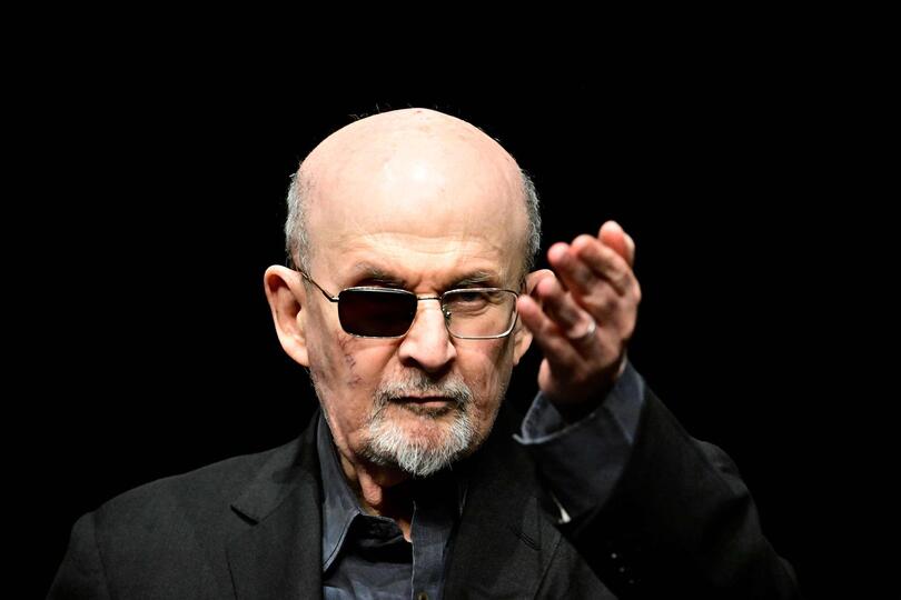 Volgens Salman Rushdie vormt AI geen bedreiging voor auteurs “tot