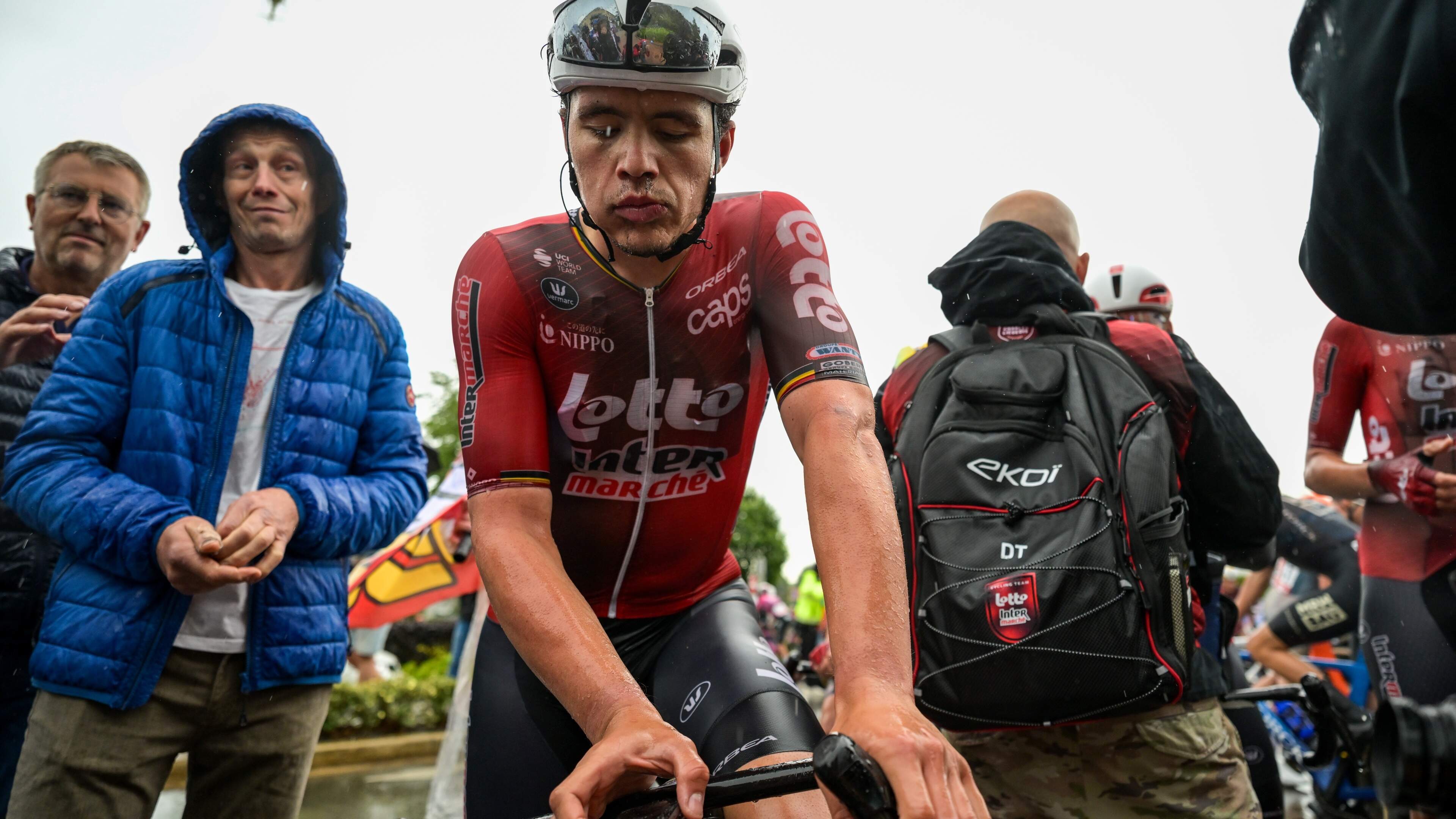 Arnaud De Lie en co. zoeken naar antwoorden nu pech ook in de Ronde van Wallonië aanhoudt: “Binnenkort doe ik een maand aan Boeddhisme”