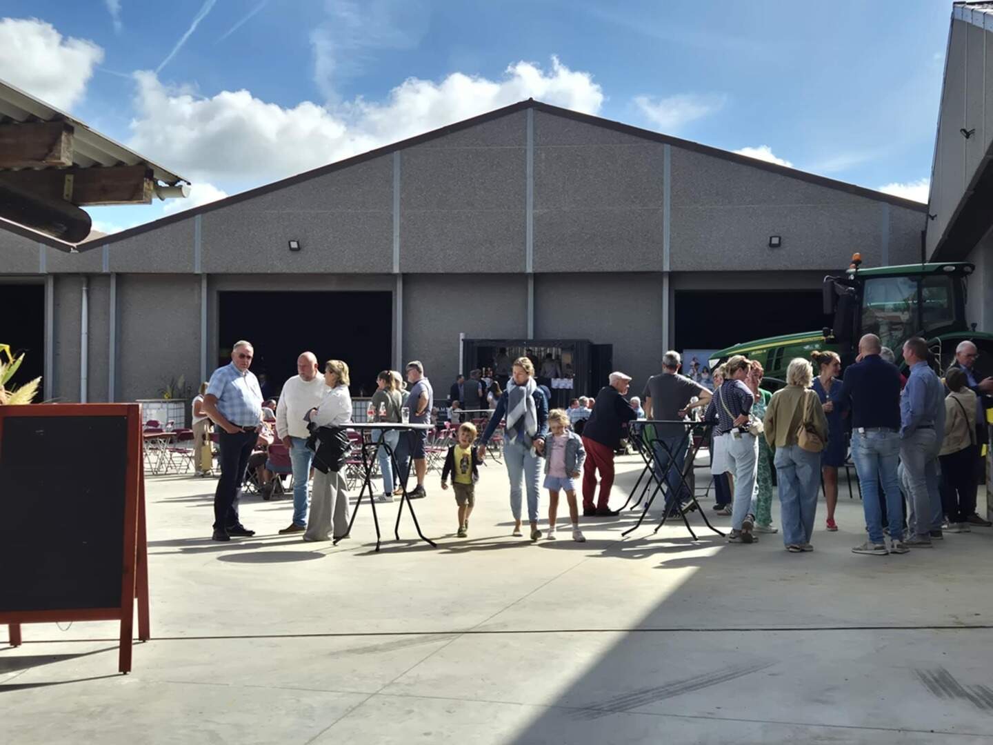 IN BEELD. Boerderij Redingenhof druk bezocht tijdens Dag van de ...