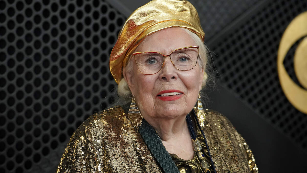 Joni Mitchell Receives US Citizenship After 62 Years