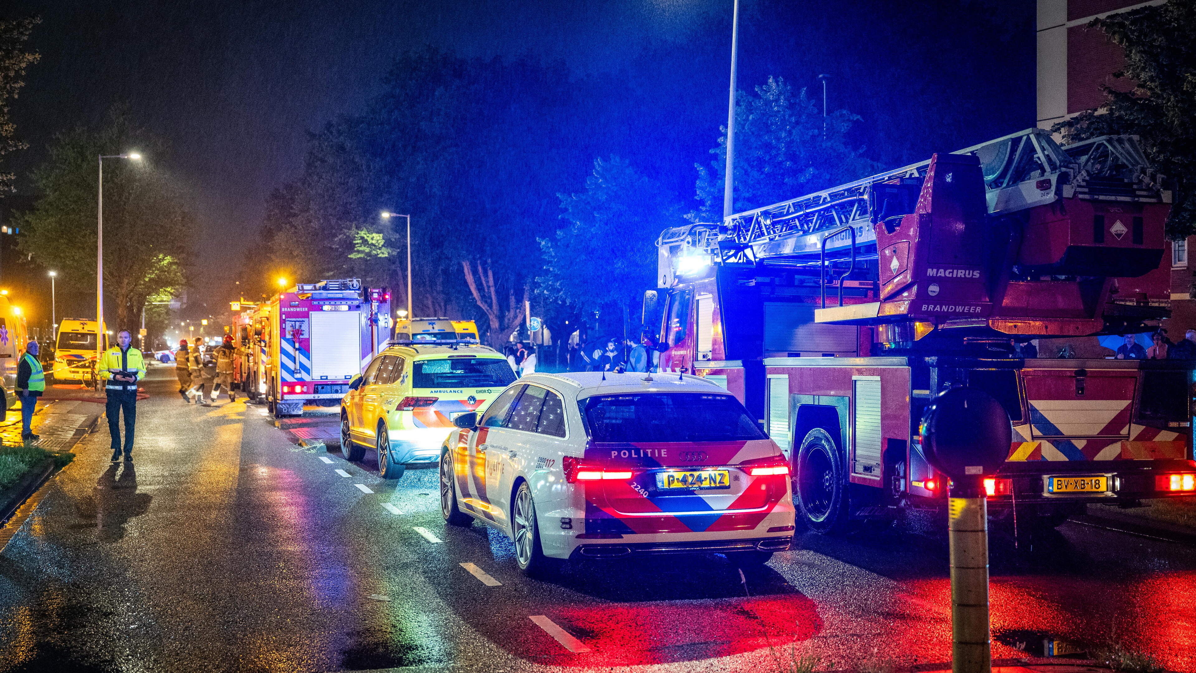 Explosie veroorzaakt grote brand in flatgebouw in 
