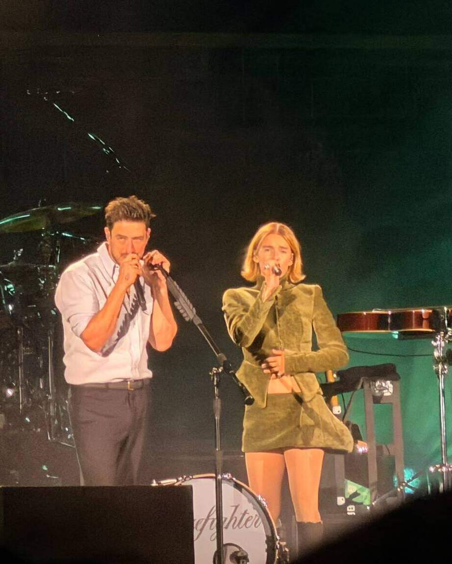 LIVE ROCK WERCHTER. Verrassing van formaat op Rock Werchter: Pommelien Thijs  verschijnt op het podium bij Mumford & Sons | Nieuwsblad