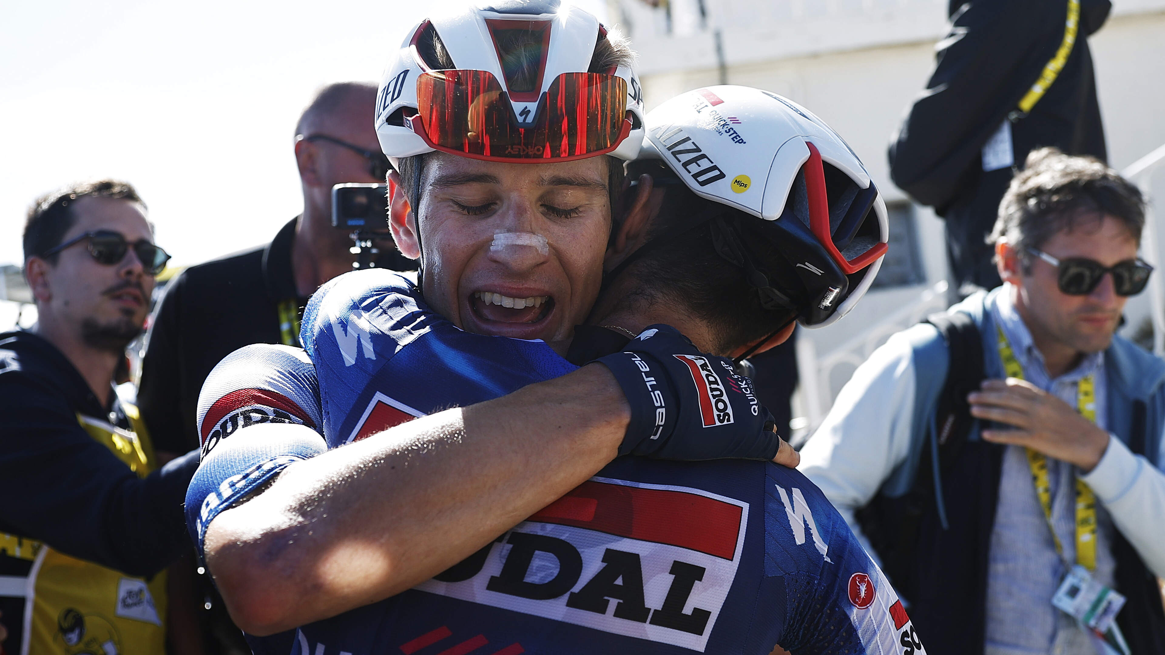 “We hebben vandaag goed teruggeslagen na een paar shitdagen”: Ilan Van Wilder rolde rode loper uit v