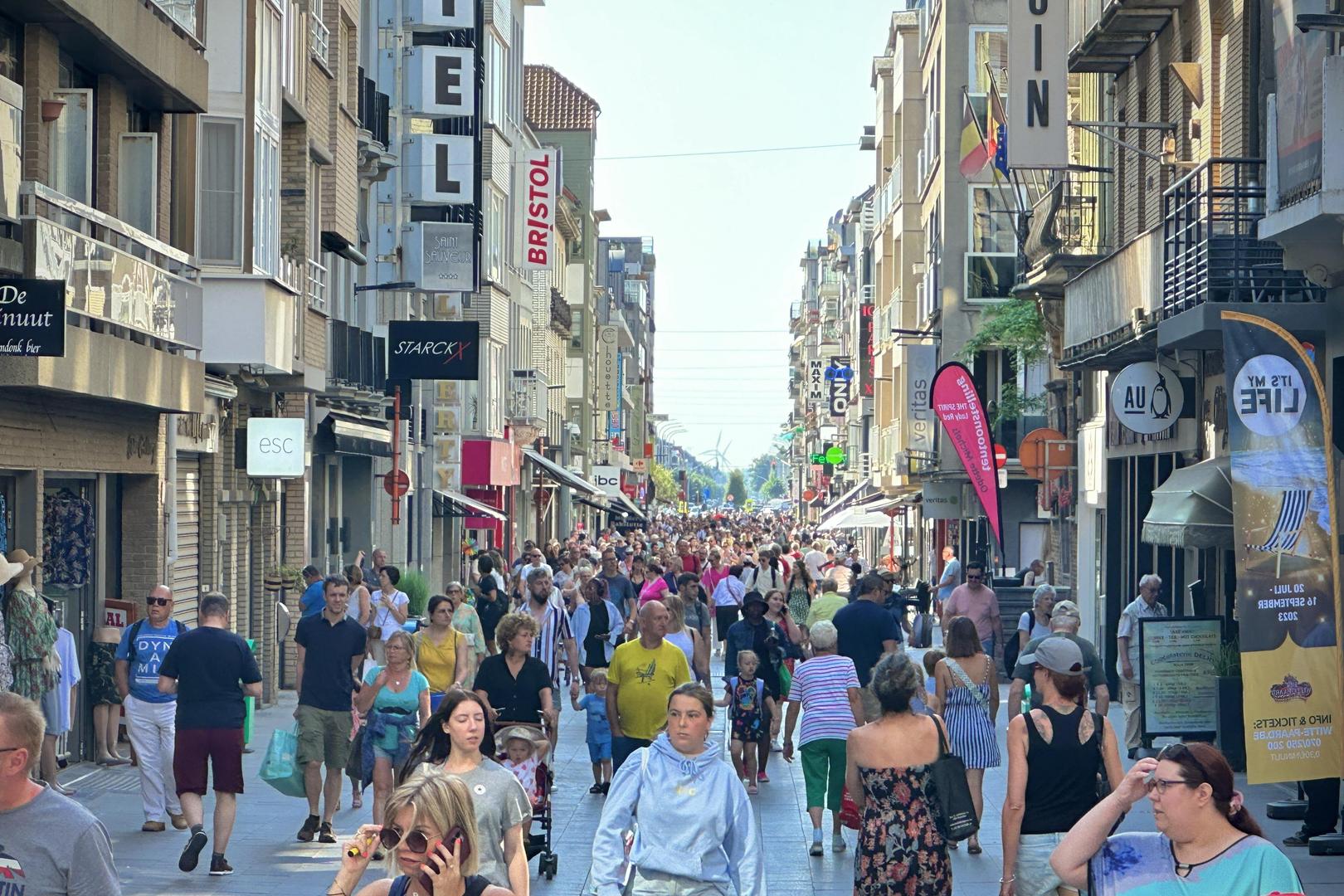 Twee jonge vrouwen opgepakt na discussie rond bikini in centrum Blankenberge:  “Agent kreeg slag in het gezicht” | GVA