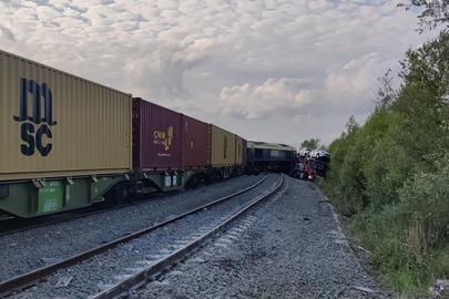 Door de aanrijding raakte de locomotief uit de sporen