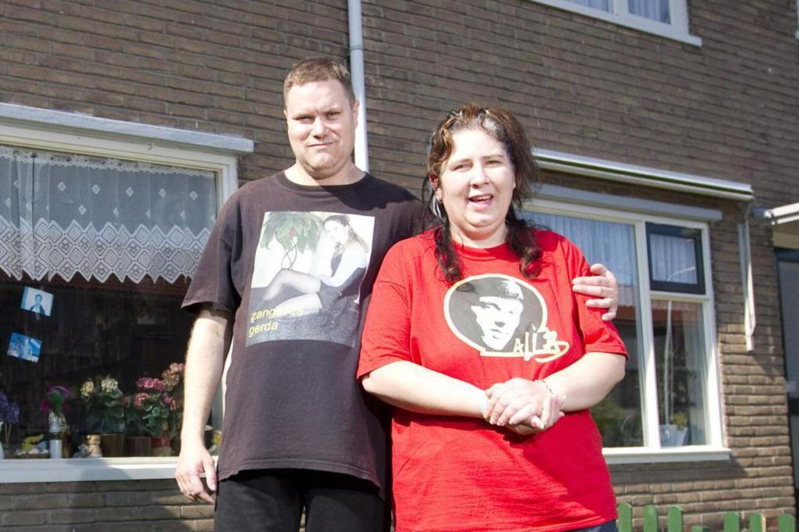 ‘Romana’ (51) van Zanger Rinus plotseling overleden: “Enorme shock ...
