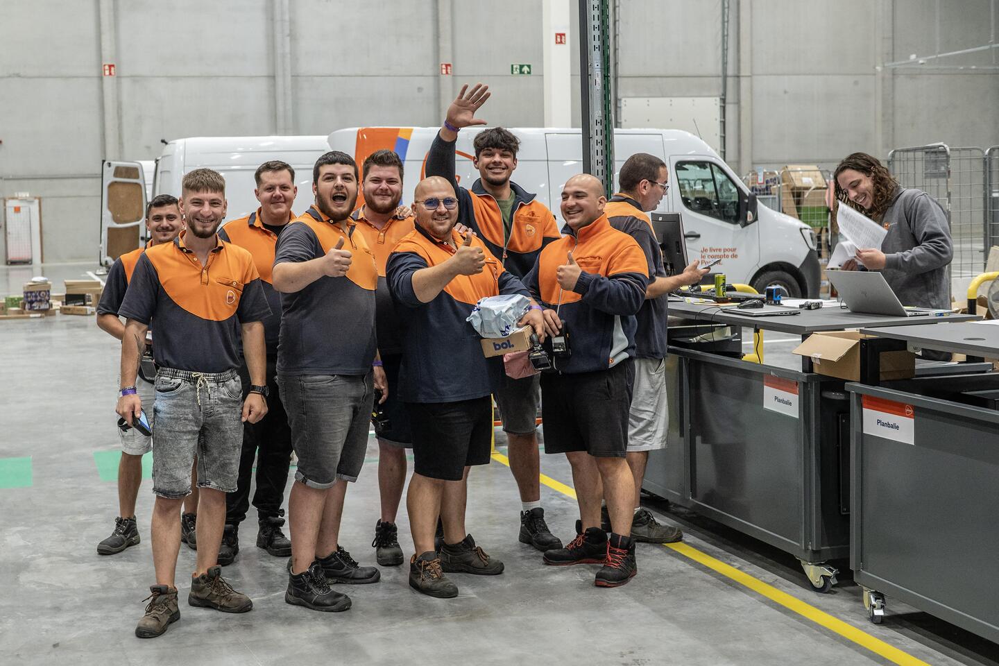 PostNL opent nieuw klimaatneutraal sorteer- en distributiecentrum ...