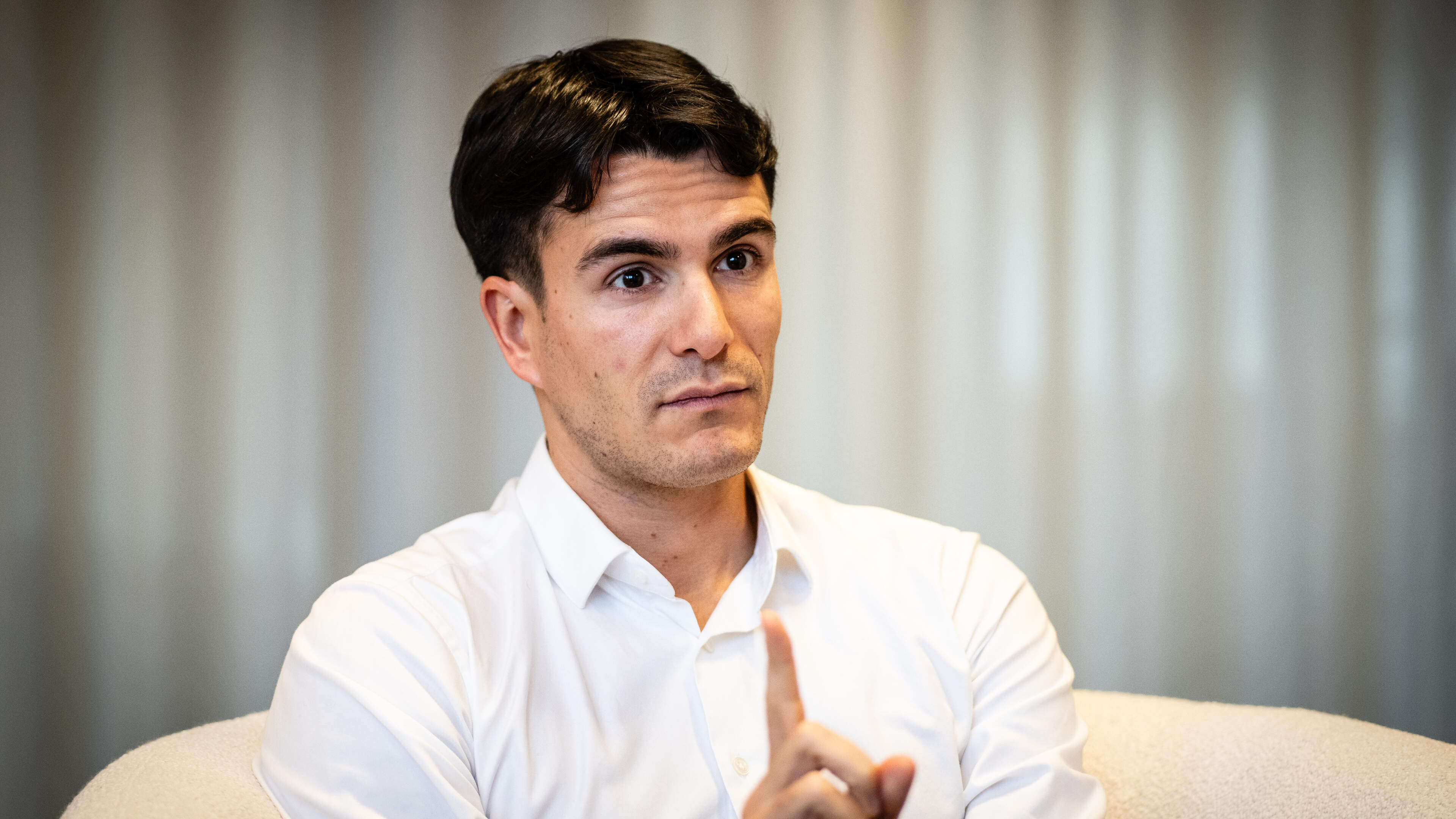 LIVE POLITIEK. Conner Rousseau over “krapuul”-uitspraak na betoging in Brussel: “Ik had medelijden met die agenten”