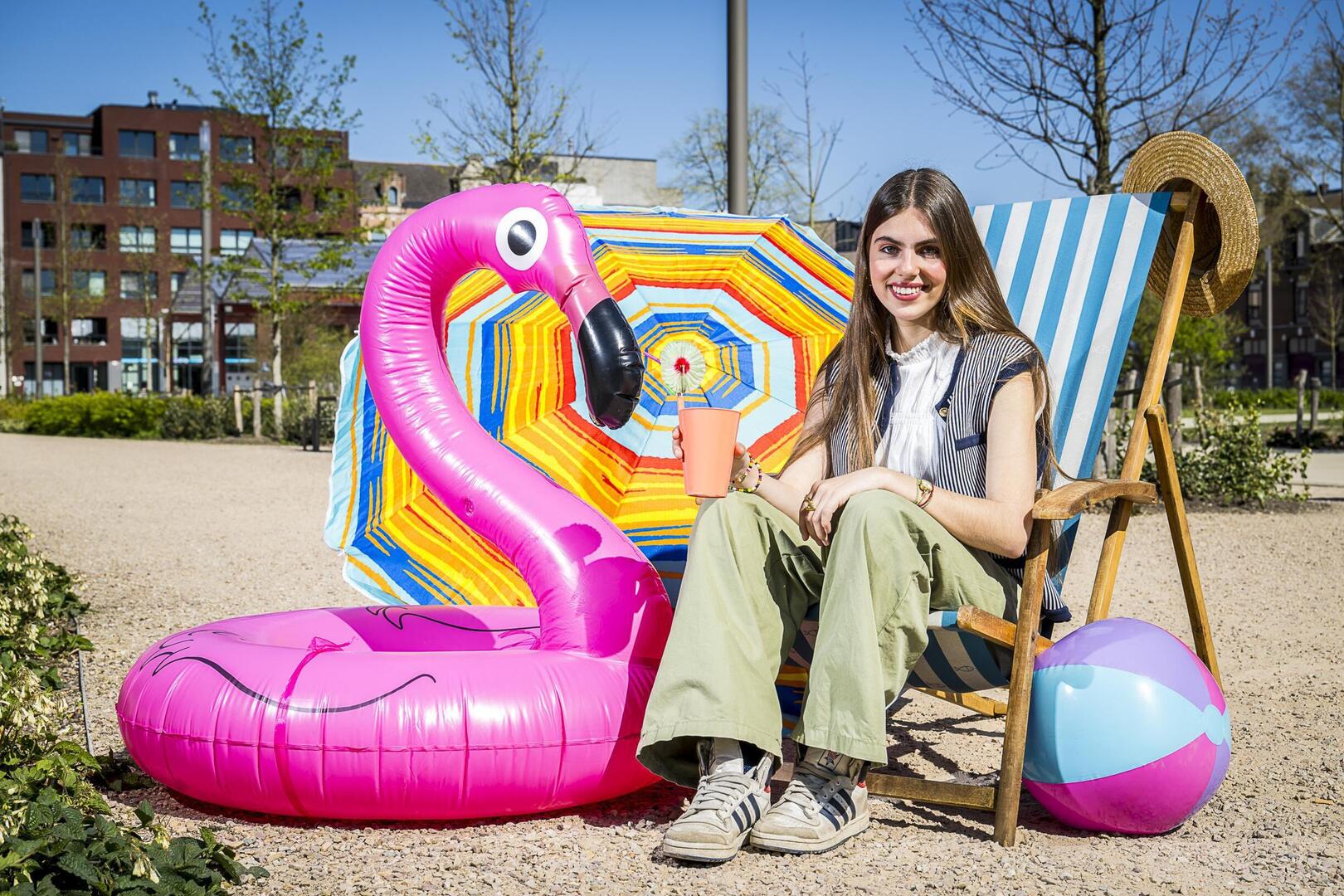 “Sommigen vragen zich af of ik écht iets kan”: Manou (19), oudste ...