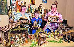 300 kerststallen in kerk Schore