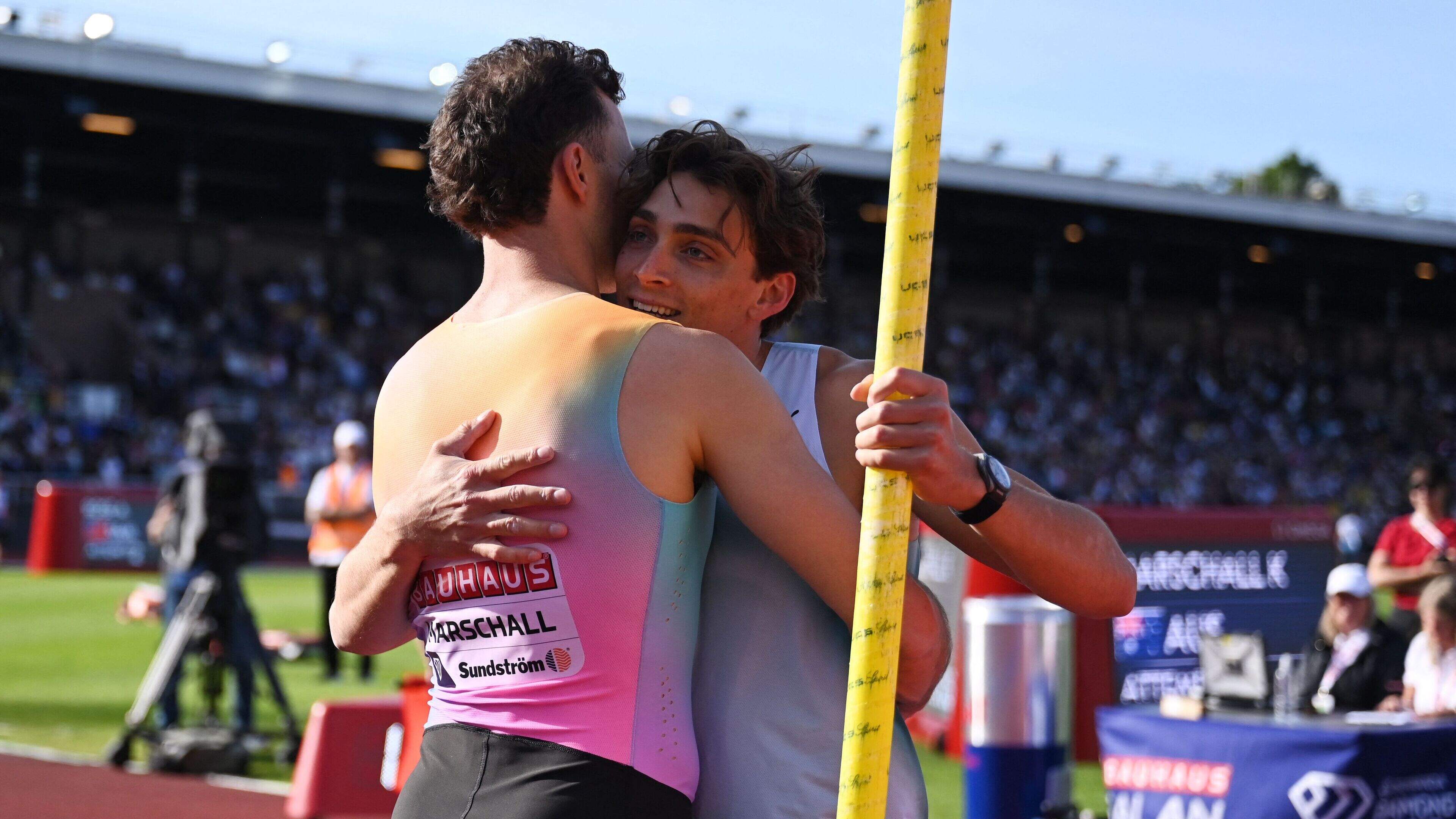 VIDEO. En dat voor eigen publiek: Mondo Duplantis verliest v