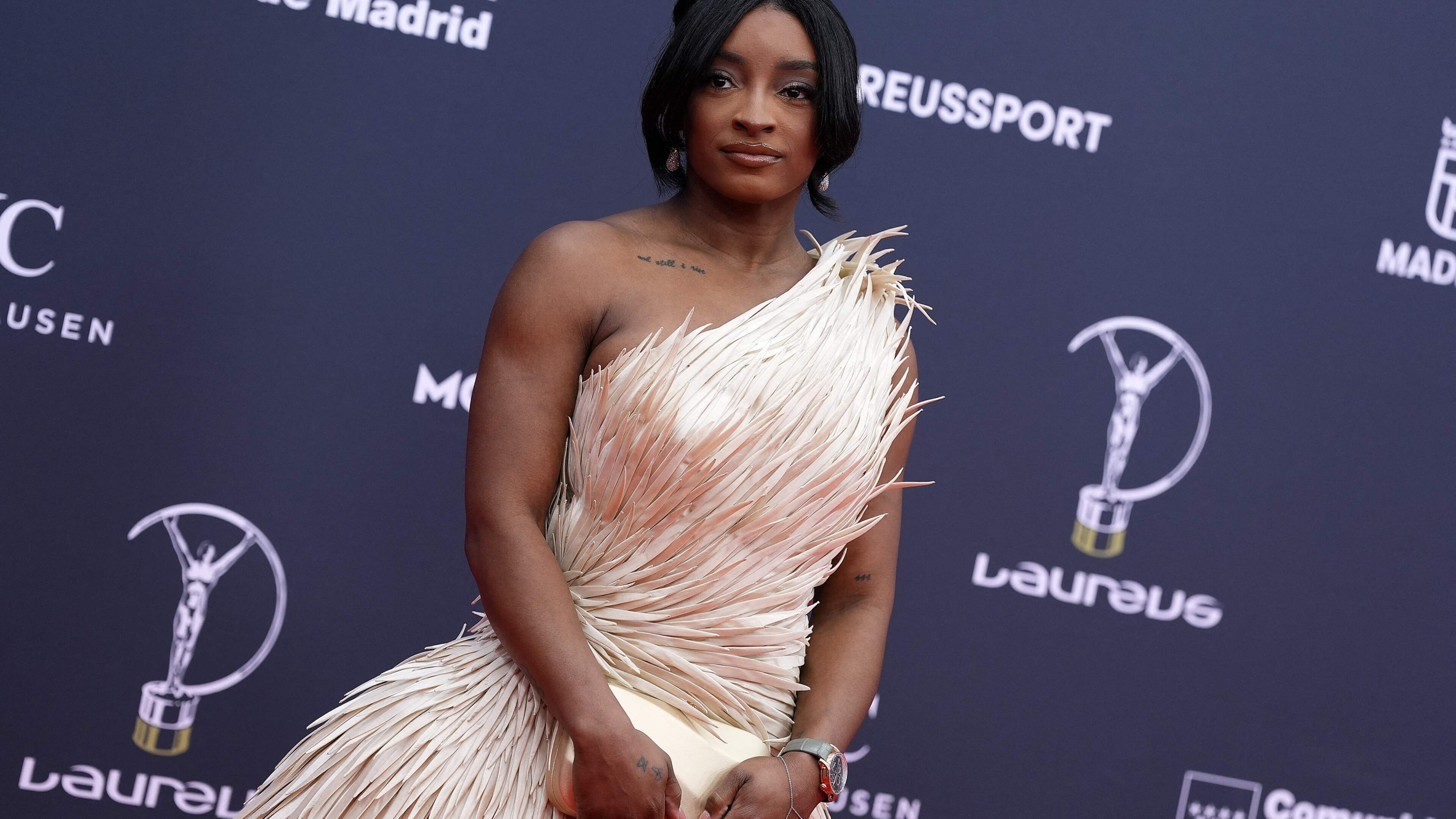 Turnlegende Simone Biles ligt in het ziekenhuis: “Bijna dood