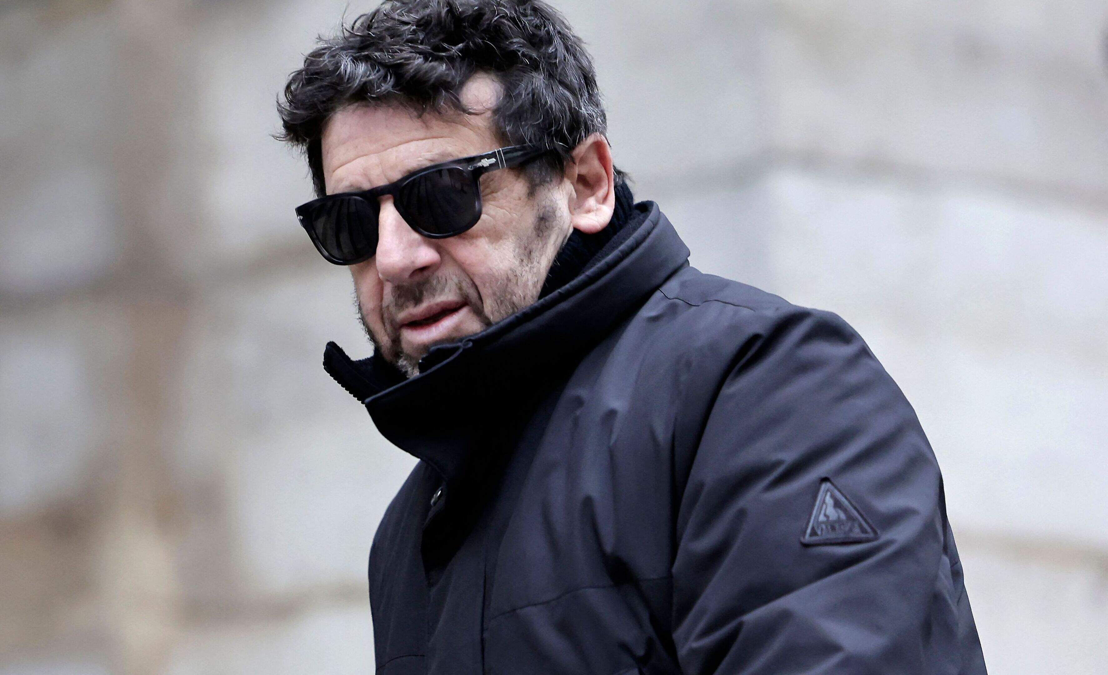 Franse zanger Patrick Bruel opgepakt in onderzoek naar seksu
