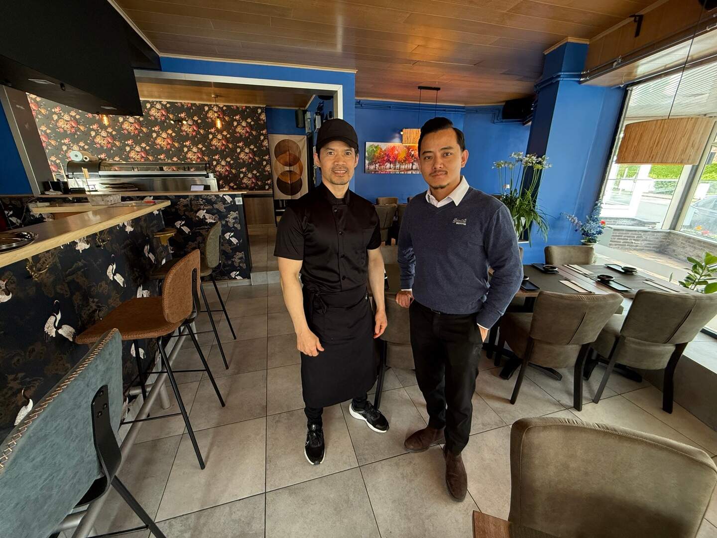 met-mizuki-brengen-neven-amit-35-en-man-45-nieuwe-sushizaak-naar-de