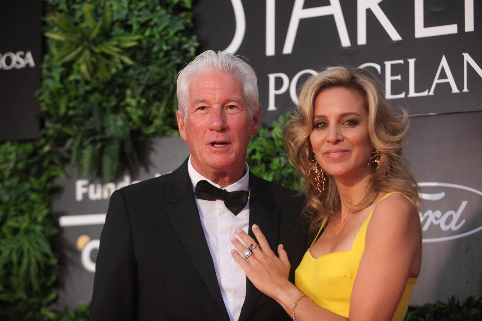 Acteur Richard Gere (73) mag ziekenhuis verlaten: “Het ergste is voorbij” |  HBVL