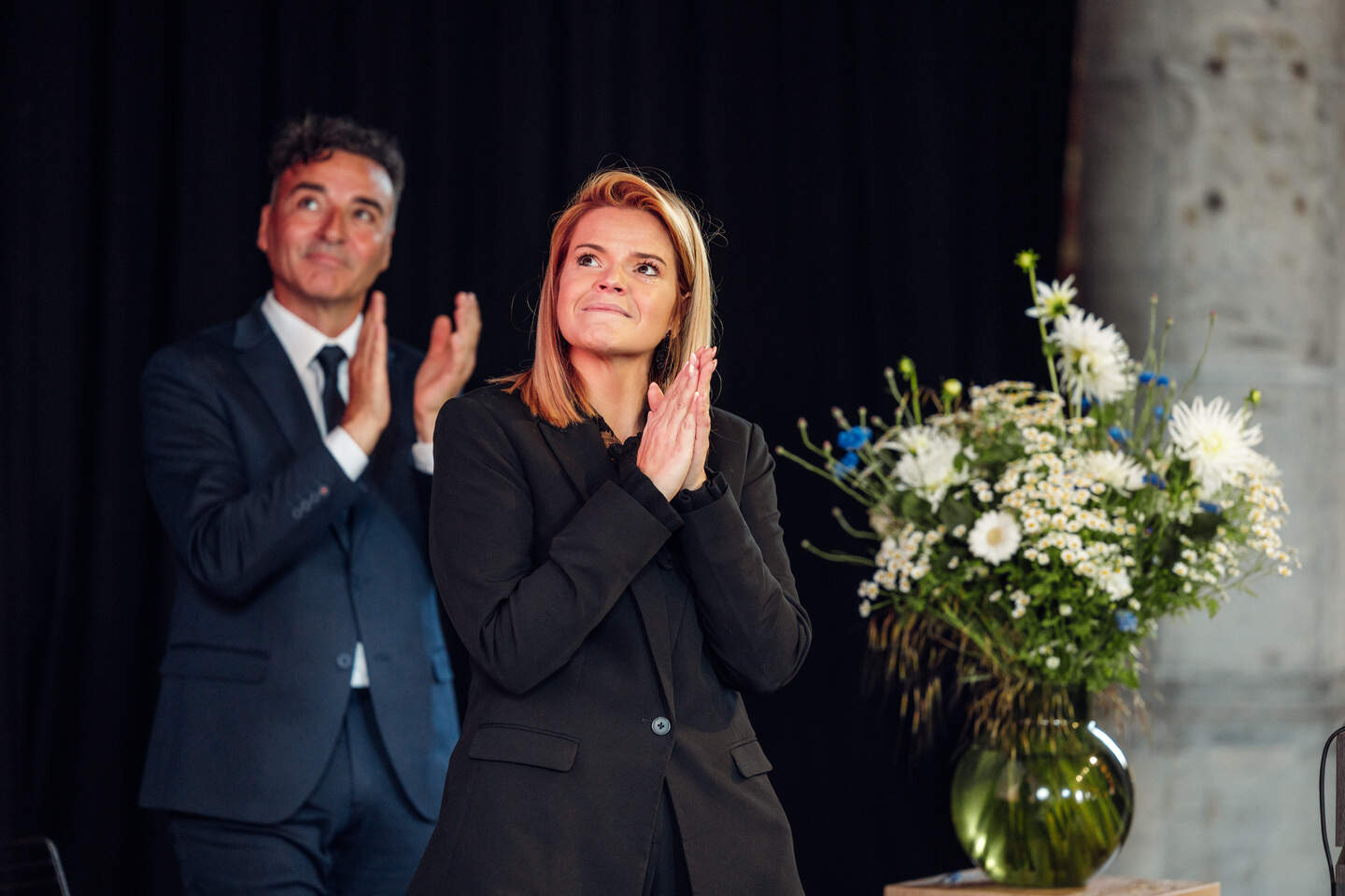 Dochter Celien maakte indruk met krachtige speech op uitvaart Margriet  Hermans: “Elke noot zal ik voor jou zingen” | Nieuwsblad