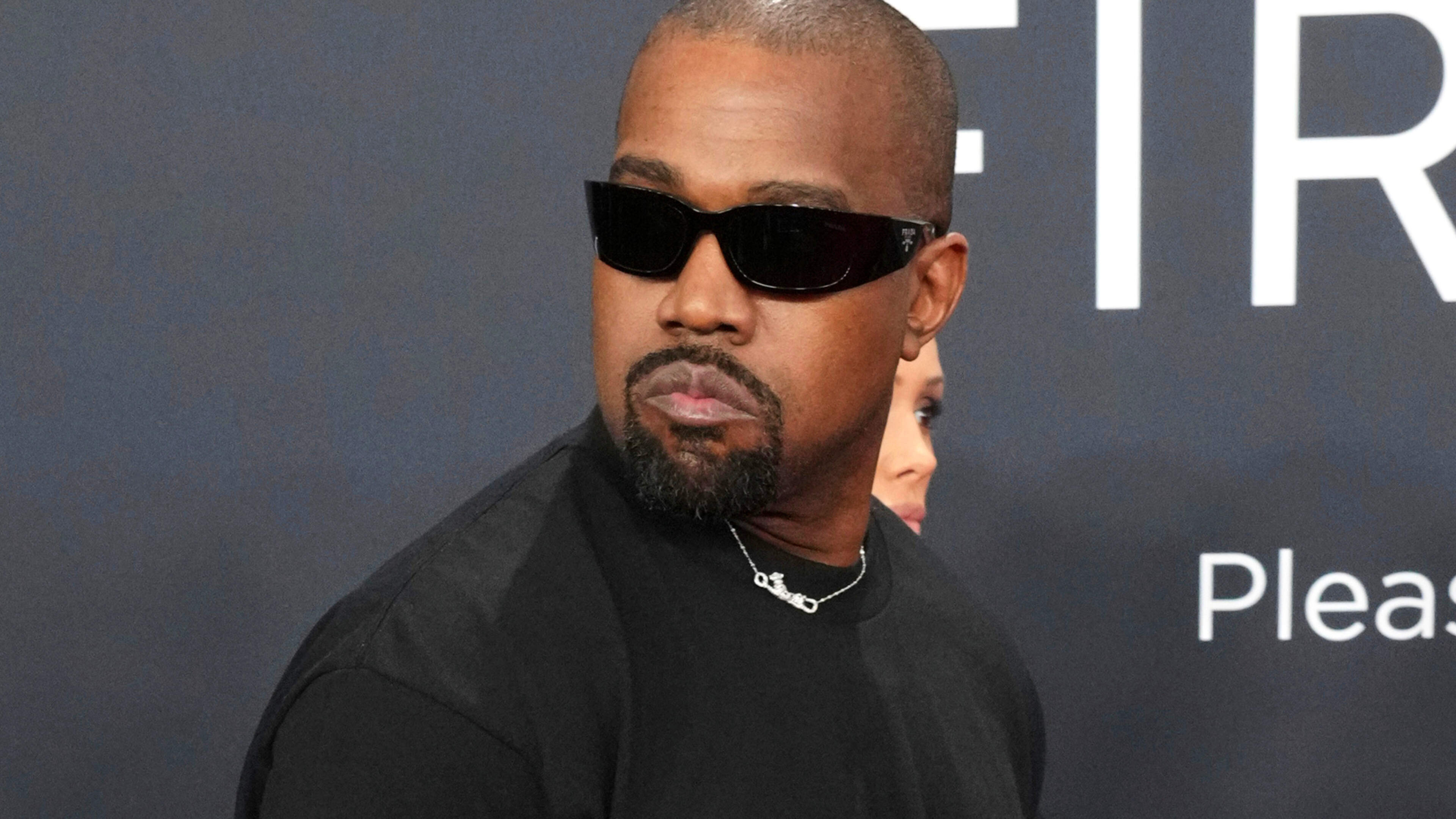 Kanye West mag naar Nederland komen, minister ziet geen reden om hem te weren