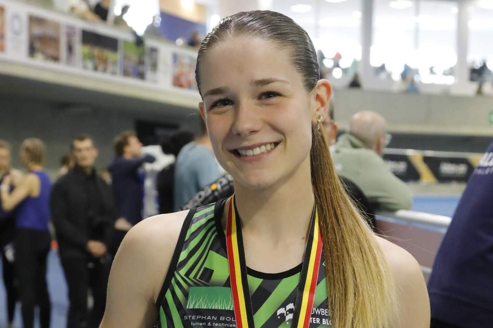 Lore Louagie duikt in Oordegem onder twaalf seconden | Nieuwsblad