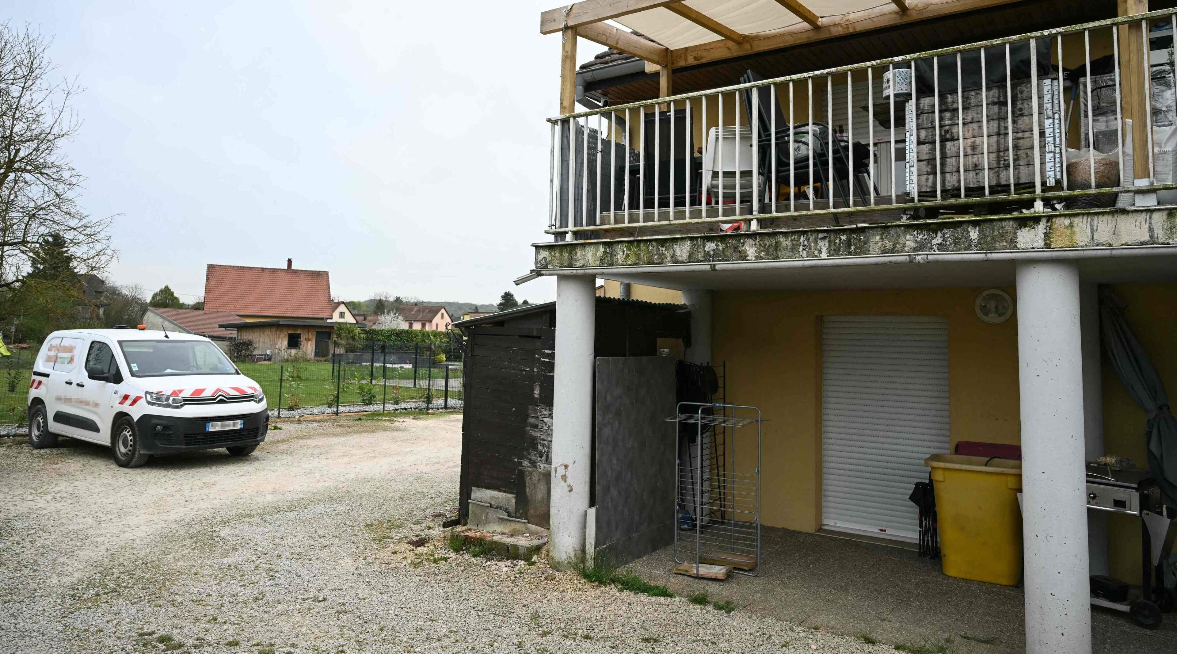 Verwaarloosde Franse jongen (9) verklaart waarom vader hem bijna twee jaar opsloot in bestelwagen: ’Zij is mijn ergste vijand’