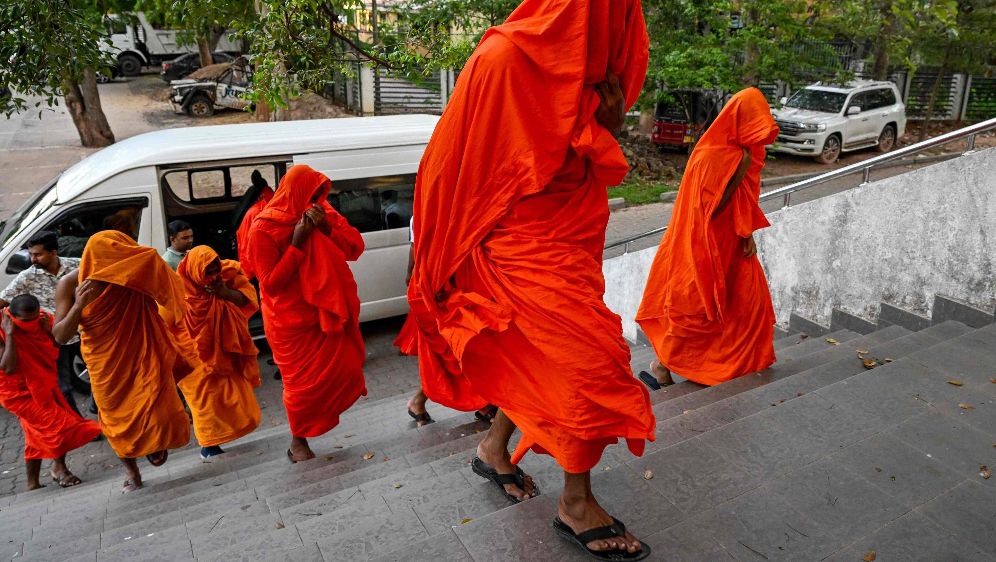 Boeddhistische monniken opgepakt voor drugshandel in Sri Lanka: groep verstopte 110 kilogram cannabis in bagage