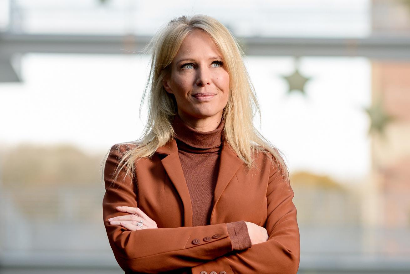 Annelien Coorevits vertelt voor het eerst over haar relatie: “We wonen niet samen uit praktische overwegingen, maar ook uit angst” | Nieuwsblad