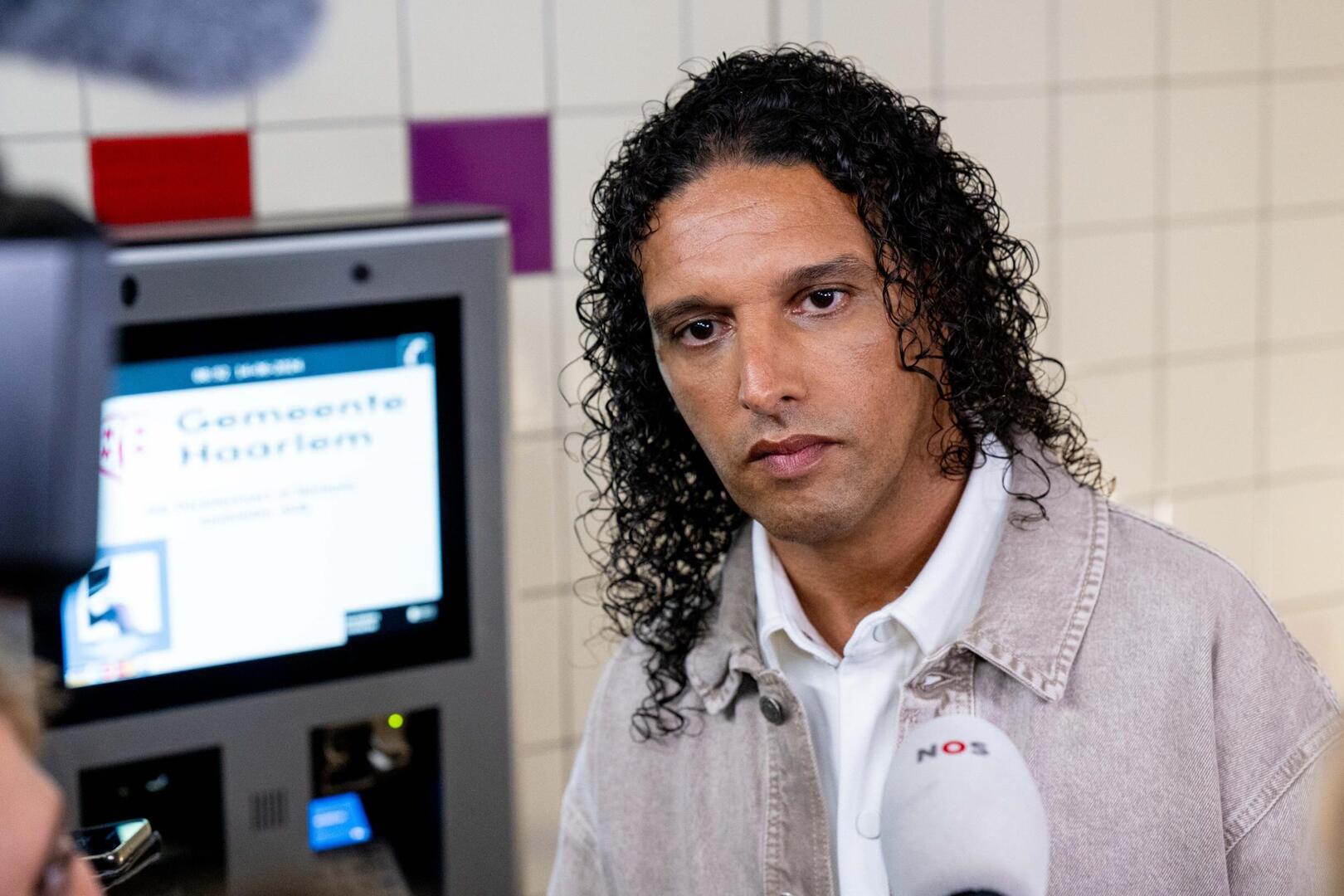 Verkrachtingszaak rond Nederlandse rapper Ali B uitgesteld naar 2026,  slachtoffers reageren woedend | Nieuwsblad