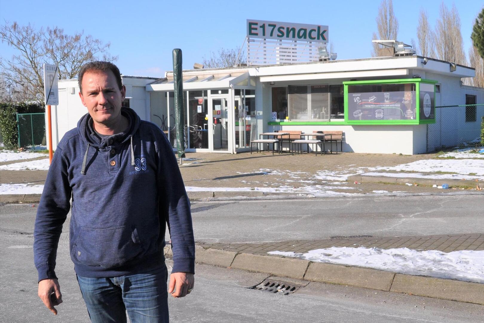 Trucker%20Jelle%20Giesing%20hekelt%20het%20verdwijnen%20van%20frituurtjes%20en%20kleine%20wegrestaurantjes%20als%20E17%20Snack