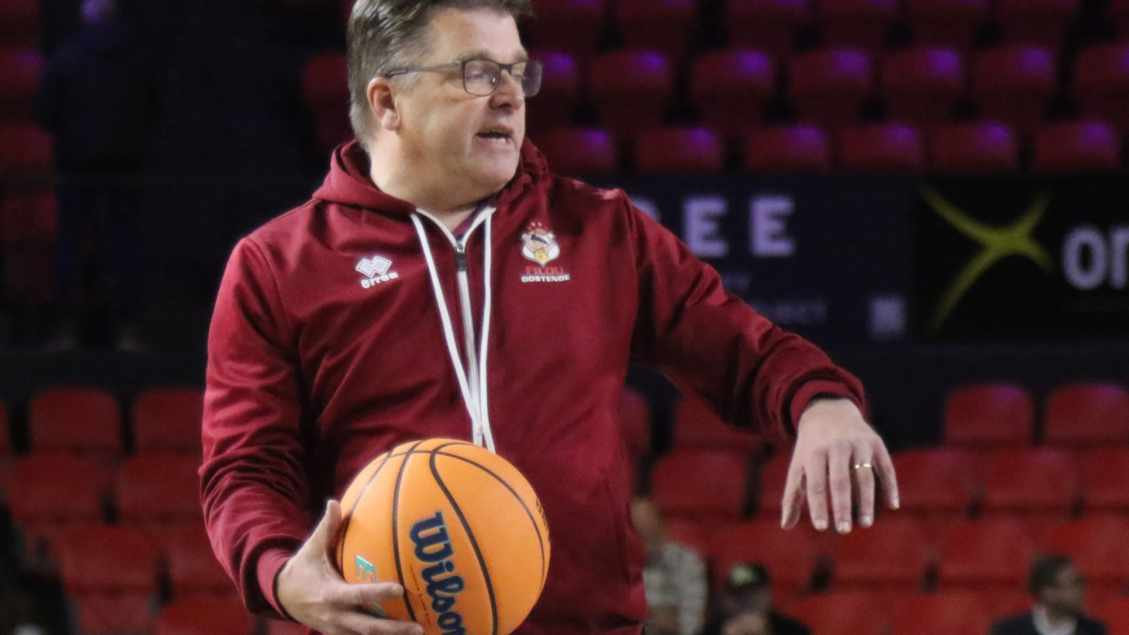 Filou Oostende-assistent Thierry Declercq wijst op eigen karakter play-offs: “Wij kunnen in Antwerpen winnen, maar kunnen thuis ook verliezen”