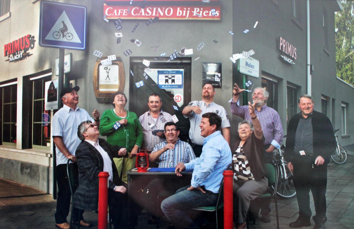 In café van Marc en Maria werd verschillende dagen in de week gekaart. 