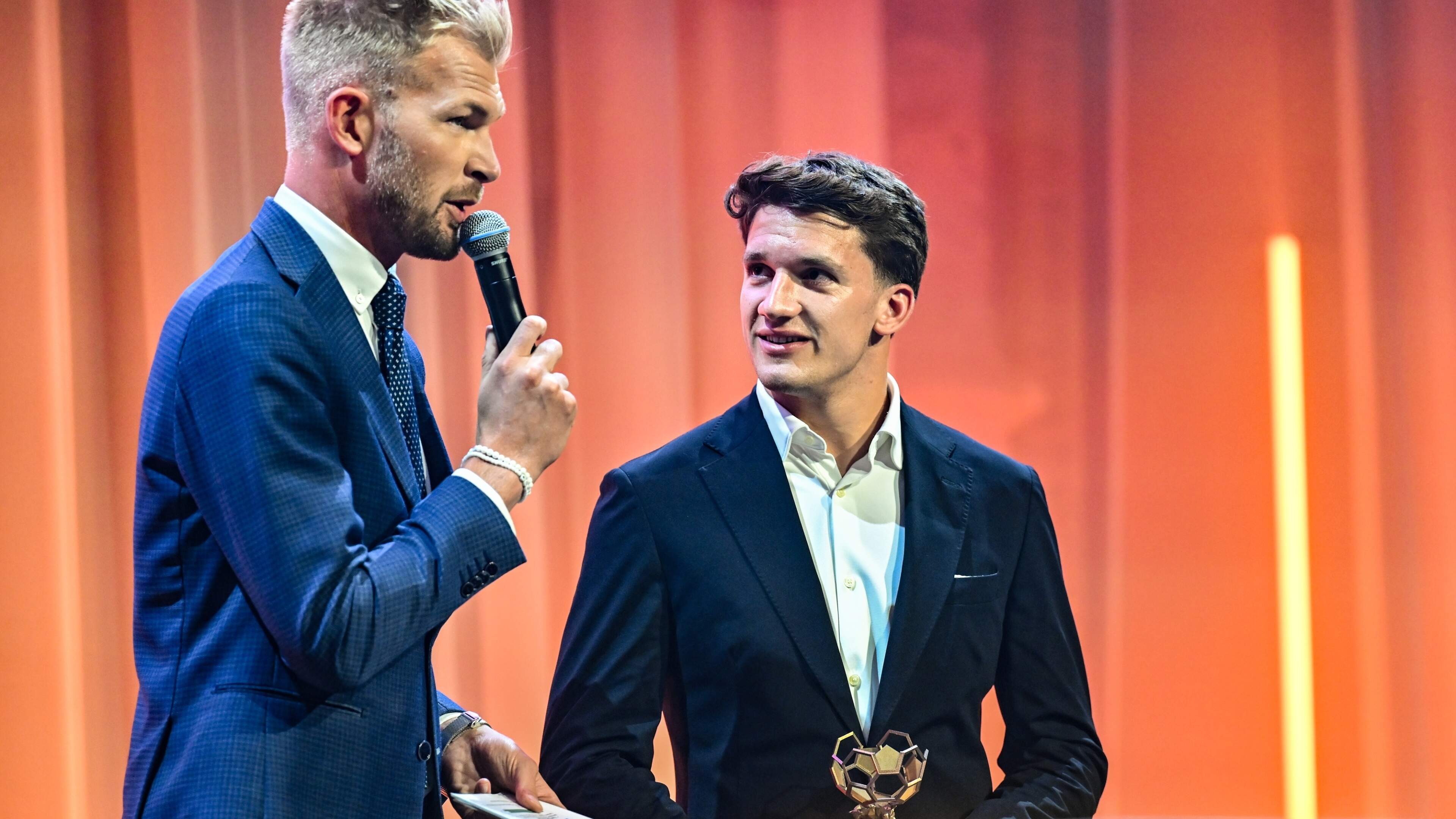 HERBELEEF. 18-jarige Herkse Red Flame slaat dubbelslag op Pro League Awards, Tzolis wint bij de mannen