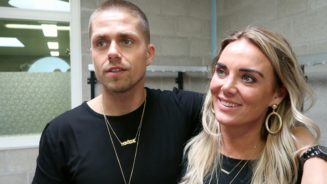 André Hazes (25) en vriendin Monique Westenberg (41) definitief uit elkaar: “Hij liet me via appje weten dat hij gevoelens voor een ander heeft” | Nieuwsblad