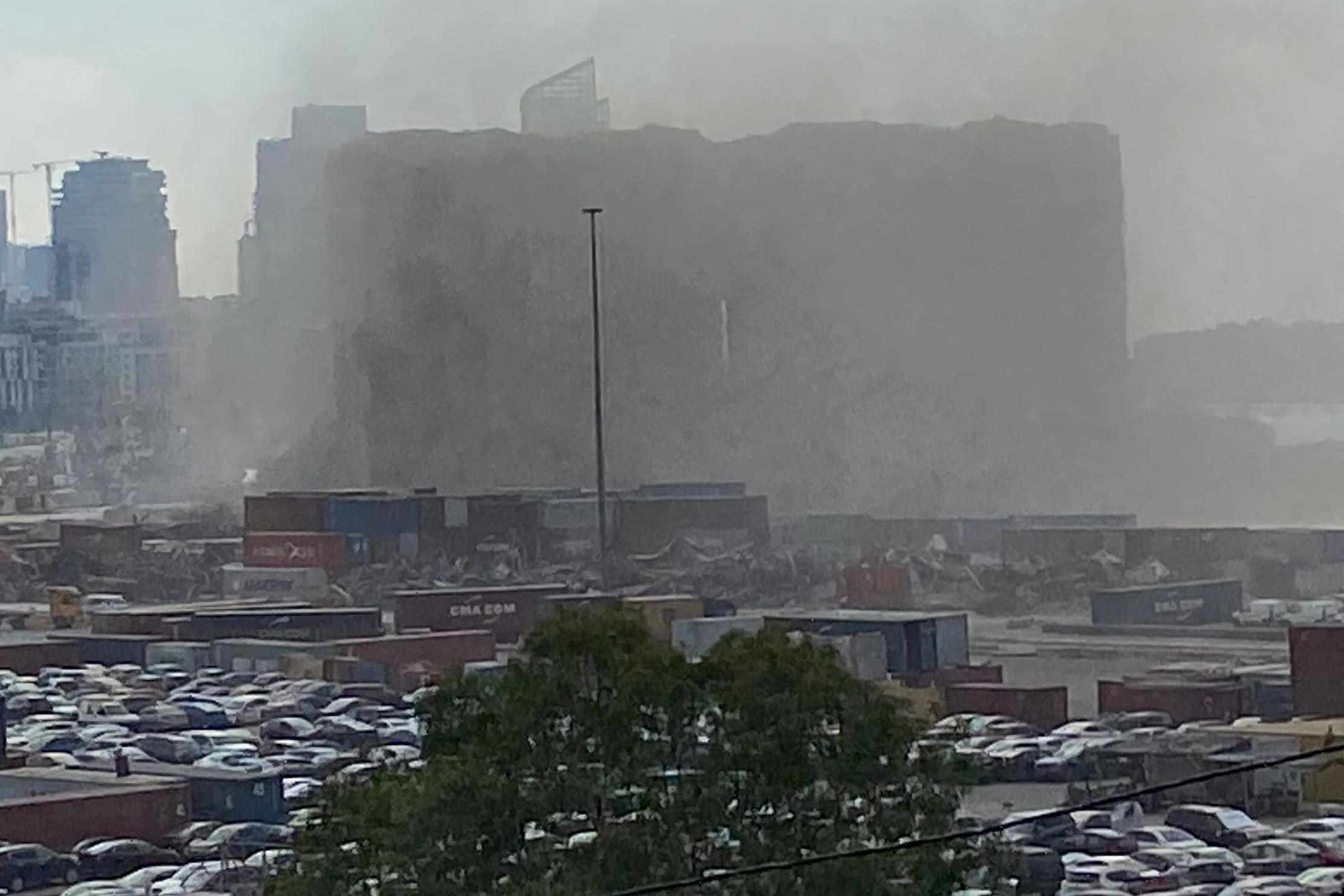 Haven Beiroet gehuld in enorme stofwolk na instorting graansilo’s ...