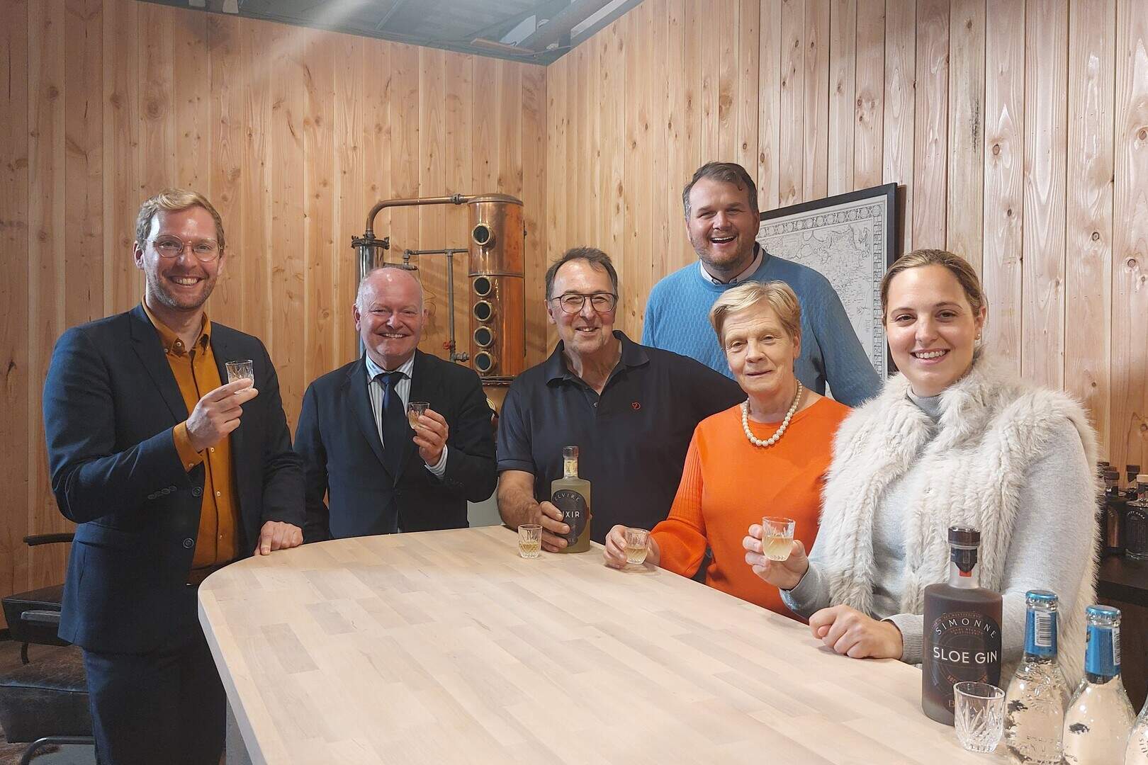 Bekroonde Stokerij Borrel verrast met nieuwe drank: “Geëxperimenteerd tot  het volledig onze smaak was” | Nieuwsblad