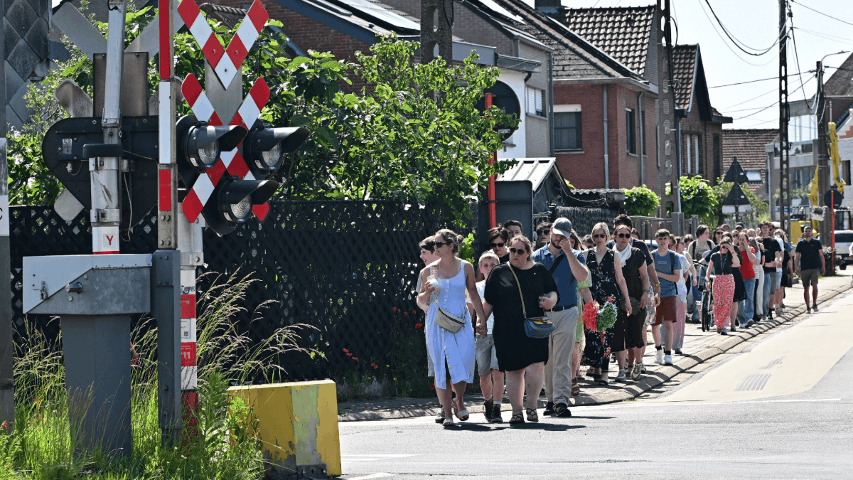 LIVE ONGEVAL SCHOOLBUS BUGGENHOUT. Gemeenschap houdt gebed voor overleden buschauffeur in Lebbeekse moskee: “Het was een schok voor iedereen”