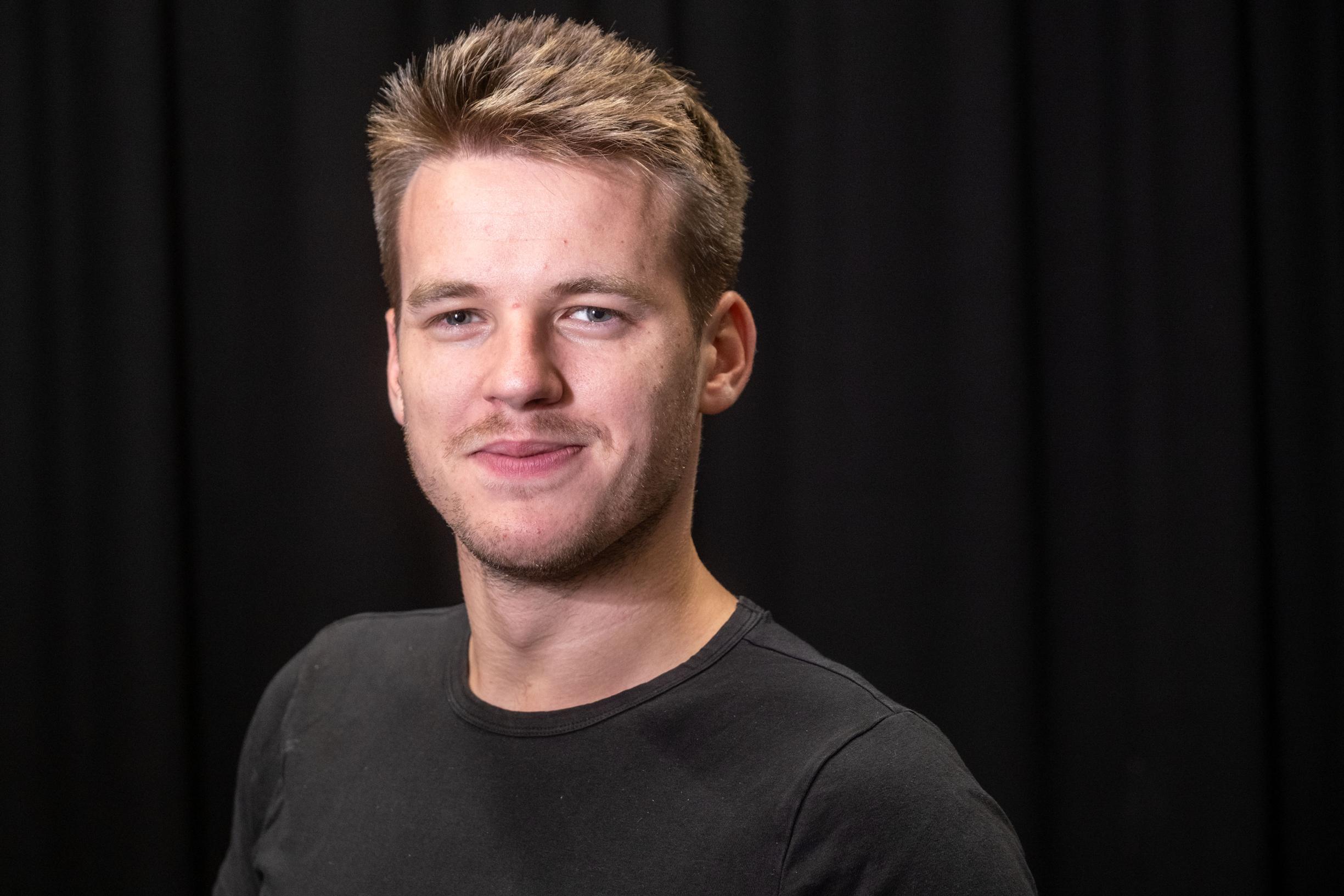 Jonge papa Yanni Bourguignon klaar om opnieuw in huid van Cédric uit ' Familie' te kruipen: “Ik moest er weer even inkomen” | Nieuwsblad