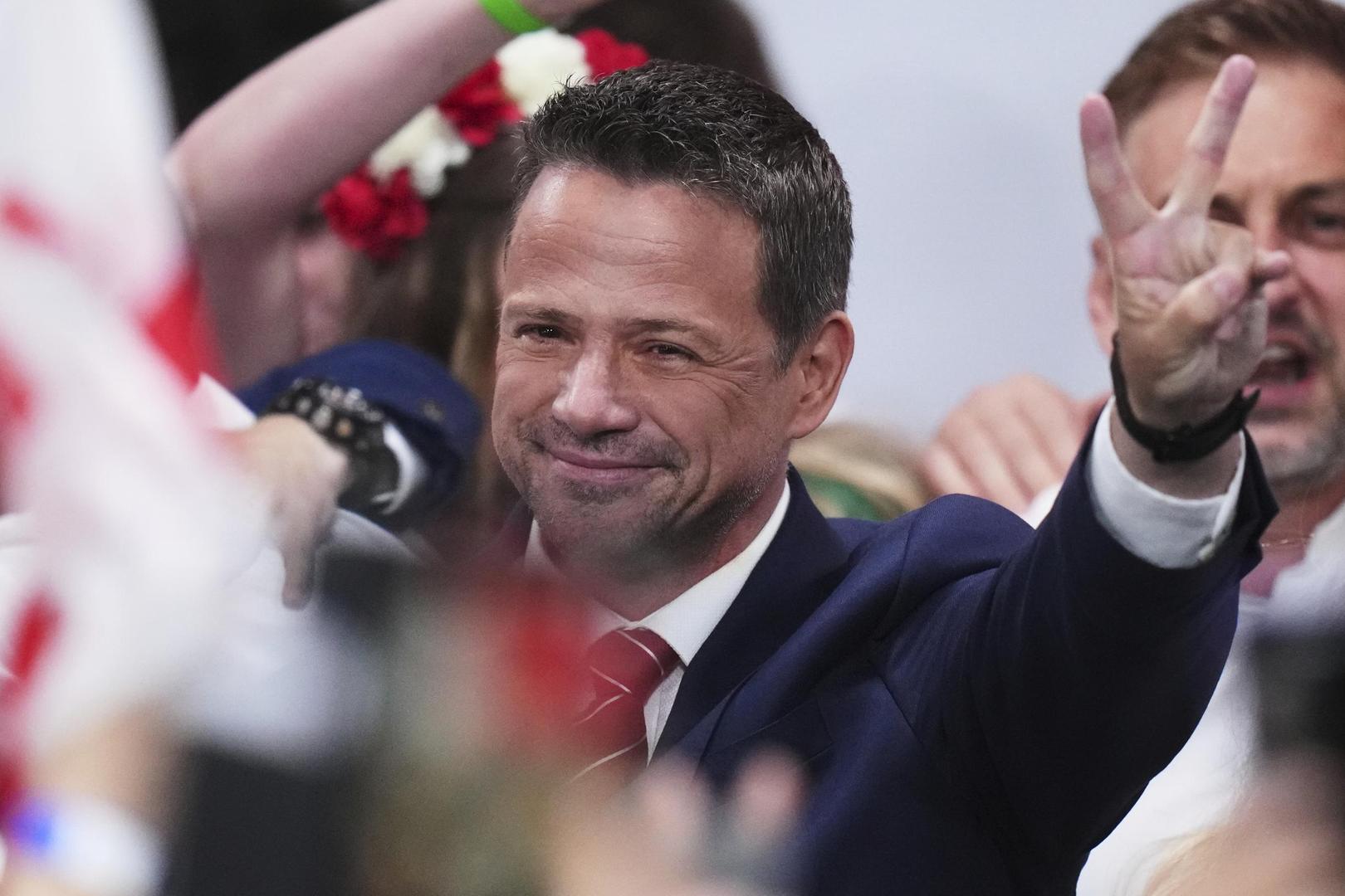 Rafal Trzaskowski zou zijn rivaal nipt verslagen hebben, maar zekerheid daarover is er nog niet.