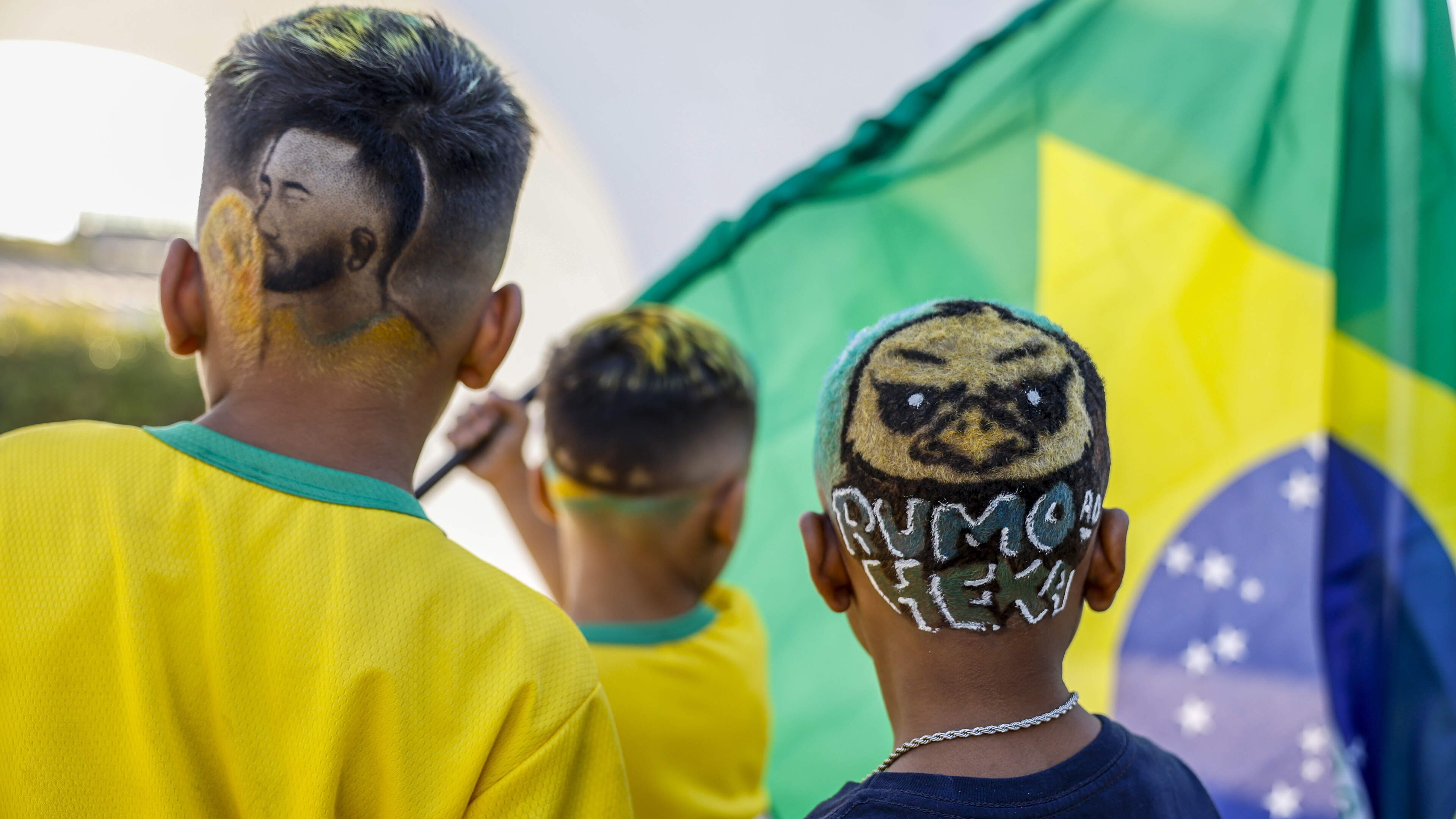 Kanaries, voetballen en bolletjes: opvallende coupes na kapp