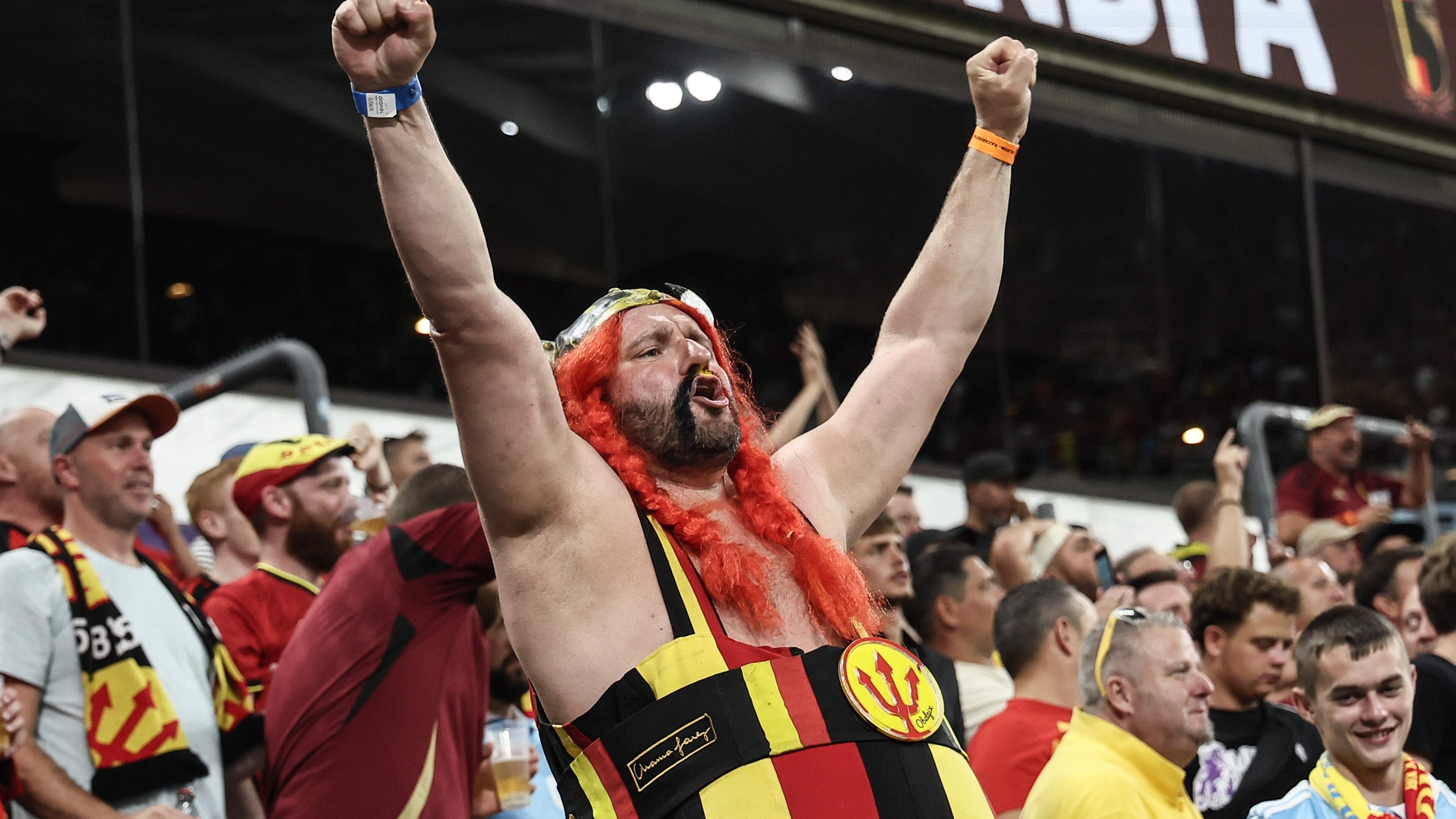 Snikheet weer verwacht maar supporters mogen niet langer herbruikbare waterflessen meenemen naar WK-stadions