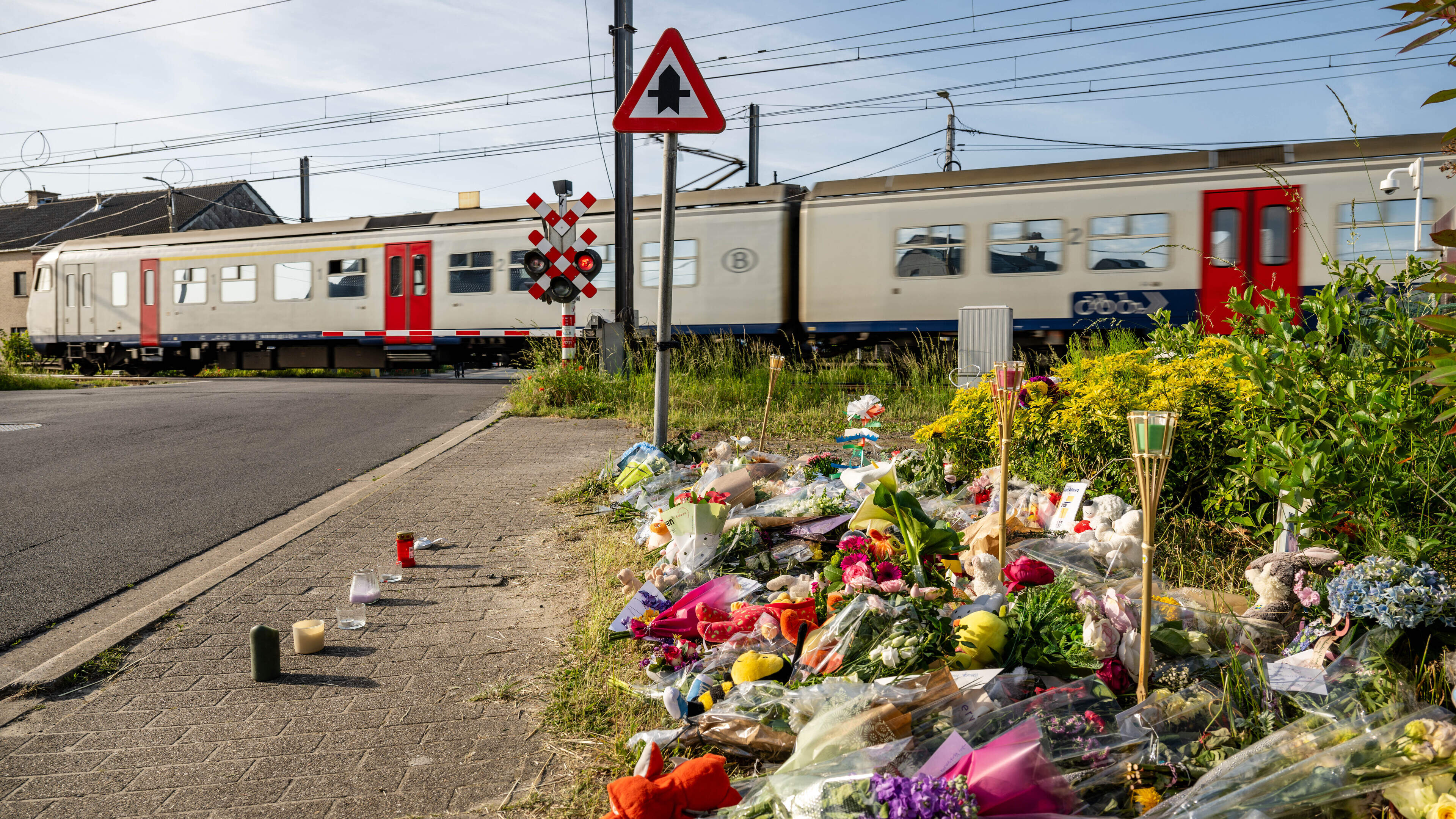 Veel verdriet op school in Buggenhout na tragisch ongeluk: “Sommige kinderen willen een herdenking, voor anderen is het te moeilijk”