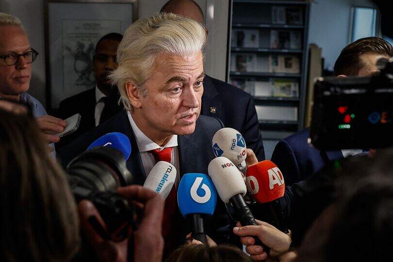 Leader of the PVV (The Party for Freedom) Geert Wilders reacts as he delivers remarks to journalists outside the PVV faction room at the Lower House, the day after the Dutch parliamentary election vote, in The Hague, on October 30, 2025. The Dutch far-right Party for Freedom (PVV) is running neck-and-neck with a pro-European centrist party Democrats66 (D66) in a nailbiting election, according to an estimate on October 30, 2025 with more than 90 percent of votes counted. (Photo by Simon Wohlfahrt / AFP)