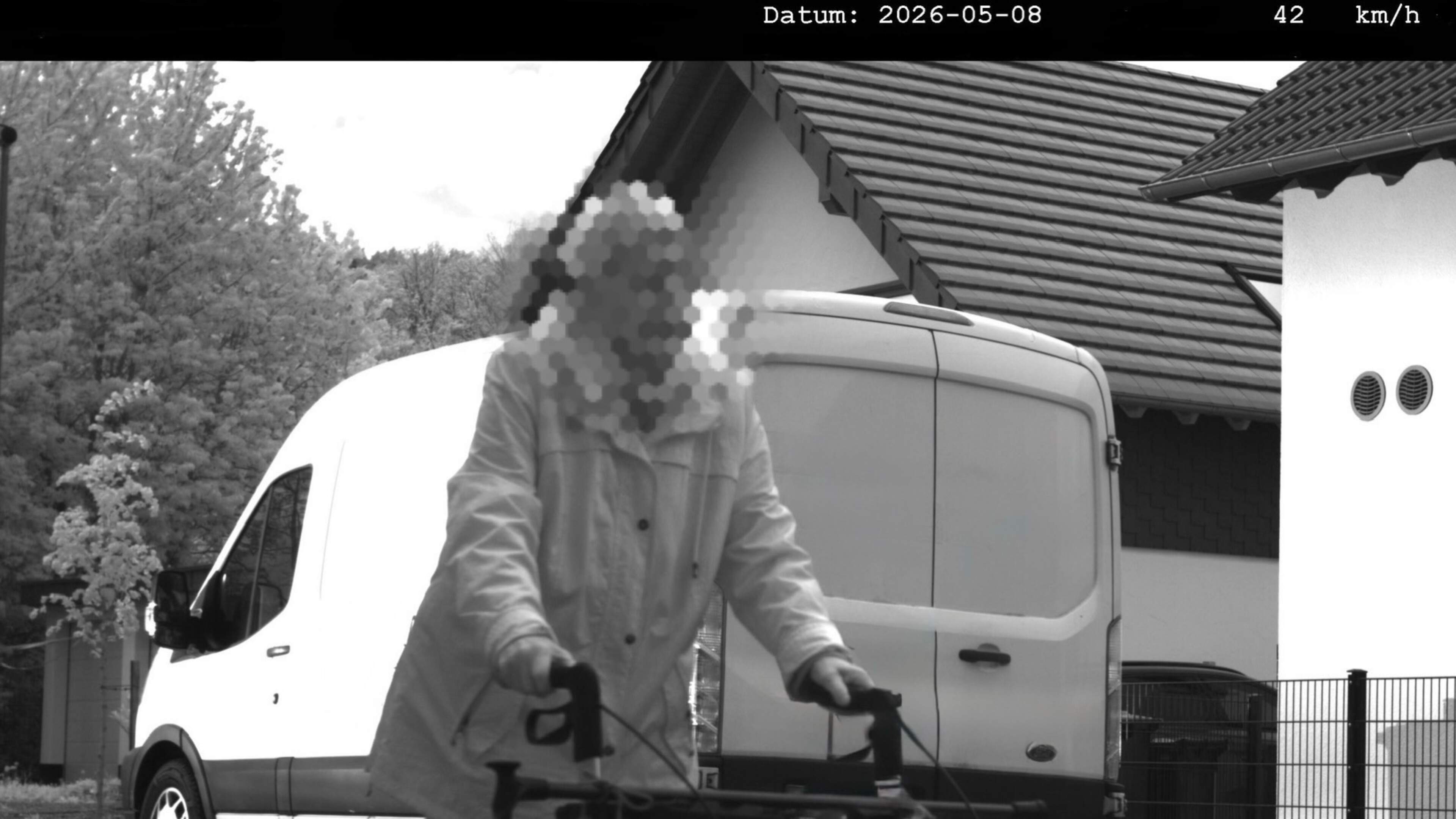 “Snelste oma van Duitsland”: vrouw (82) met rollator geflitst aan 42 kilometer per uur in zone 30