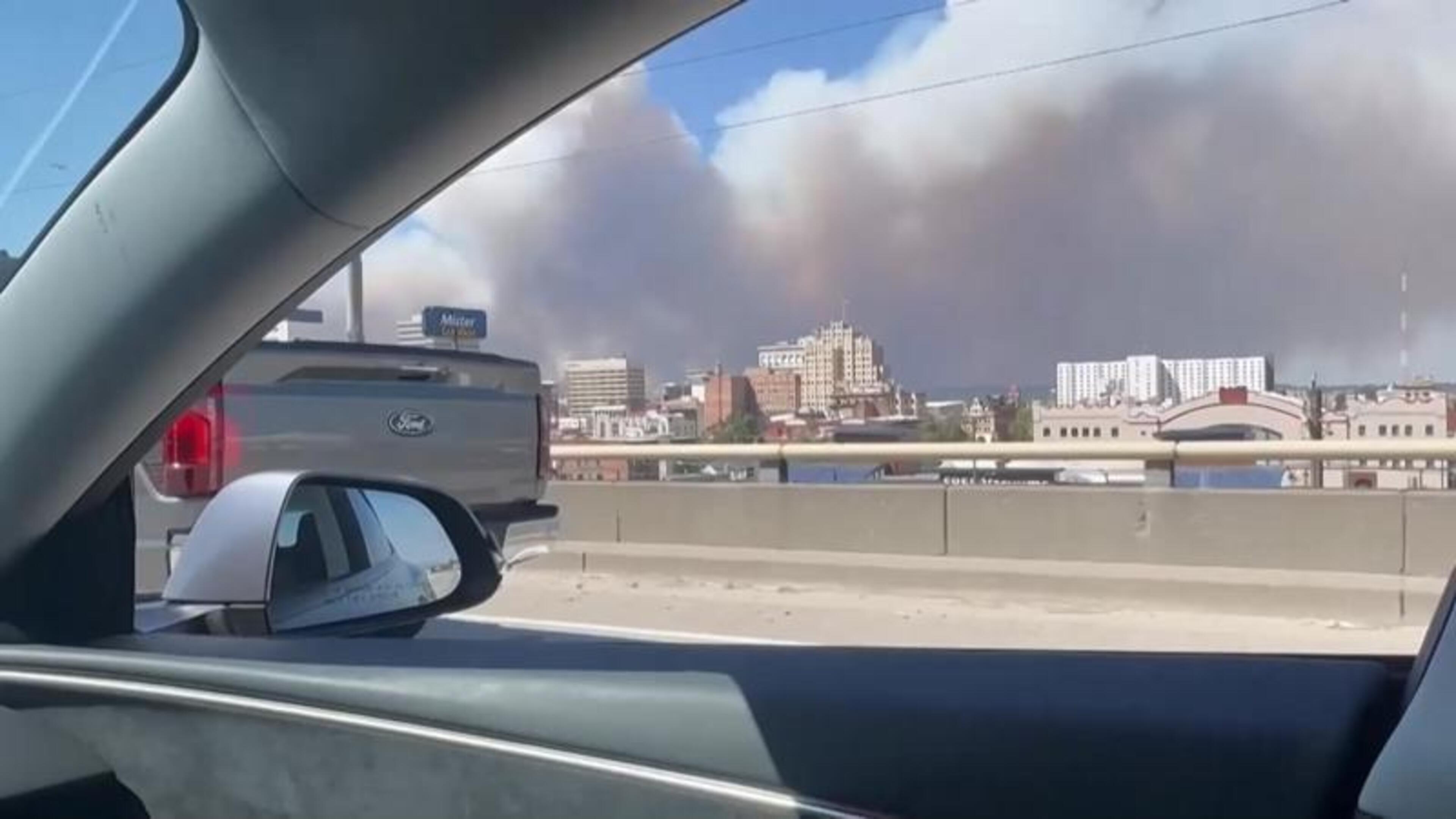 LIVE HITTE. Noodtoestand in staat Washington door snel oprukkende bosbranden - Griekse bosbrand breidt uit en bedreigt Megara