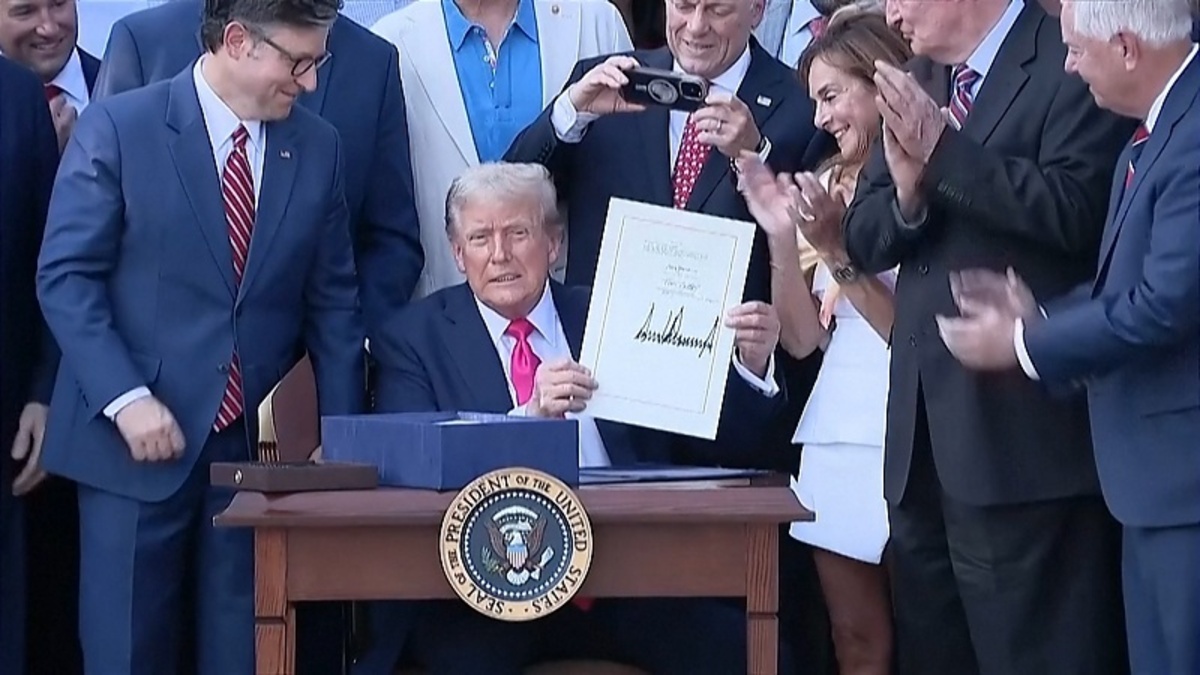 ライブアメリカ。お祝いの間、トランプは彼の「大きな、美しい法案」の下にウィッテ・ヒュースの代表的な庭を置きます –  nieuwsblad