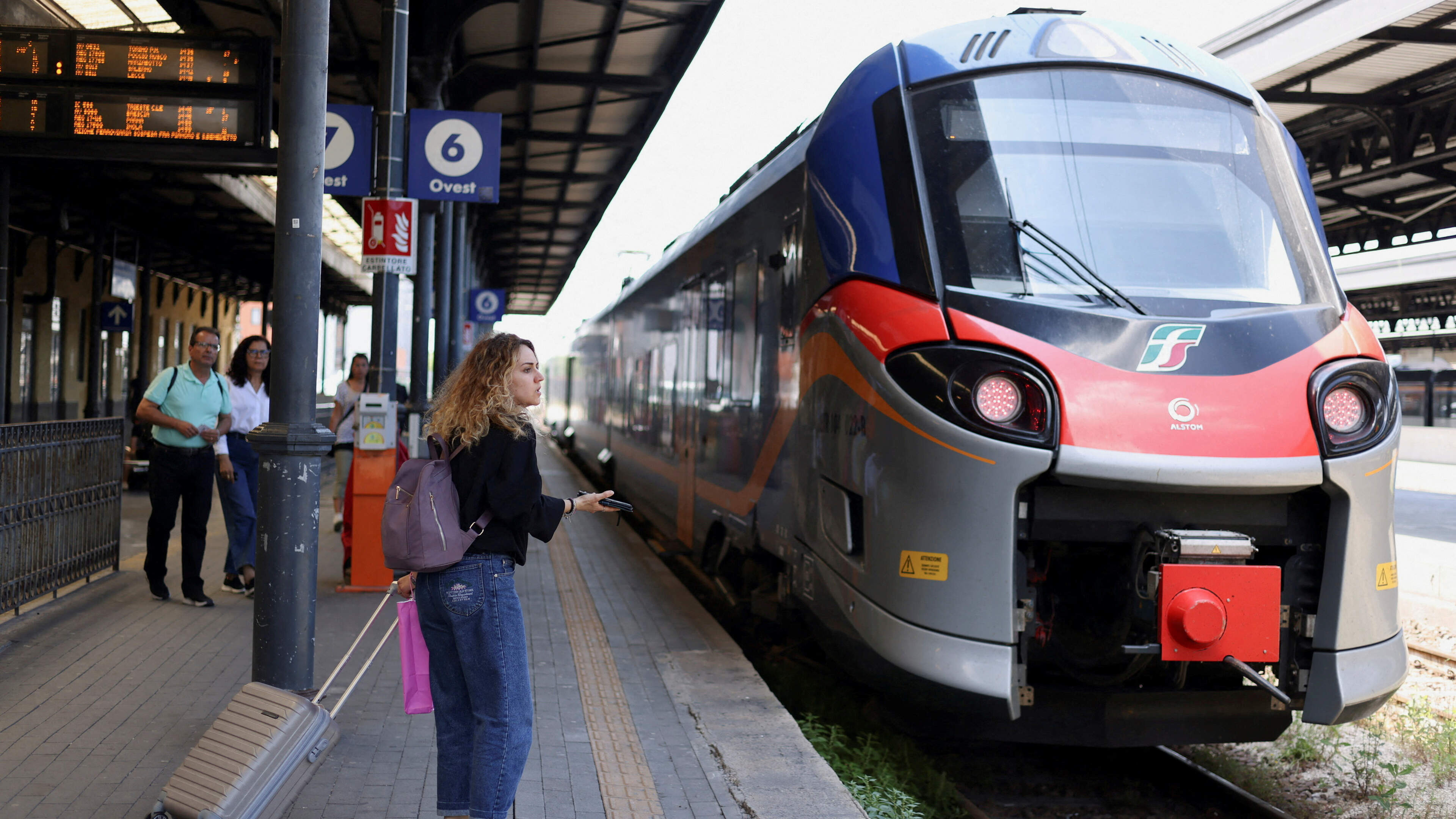 841 passagiers overnachten noodgedwongen op twee geblokkeerde treinen in Frankrijk
